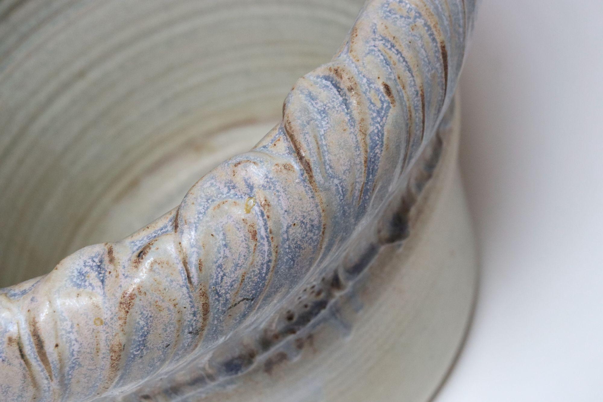 Gran jarrón de cerámica incisa arquitectónica vintage de Deanna Nichols en venta 6