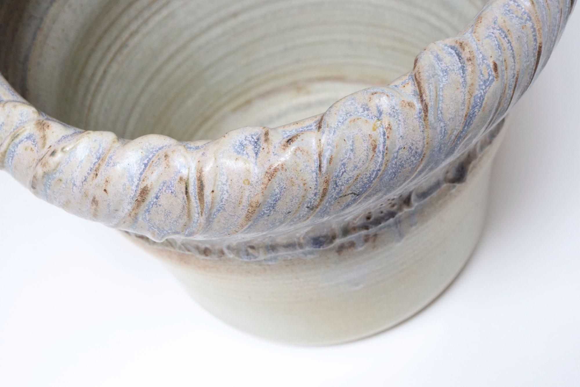 Gran jarrón de cerámica incisa arquitectónica vintage de Deanna Nichols en venta 7