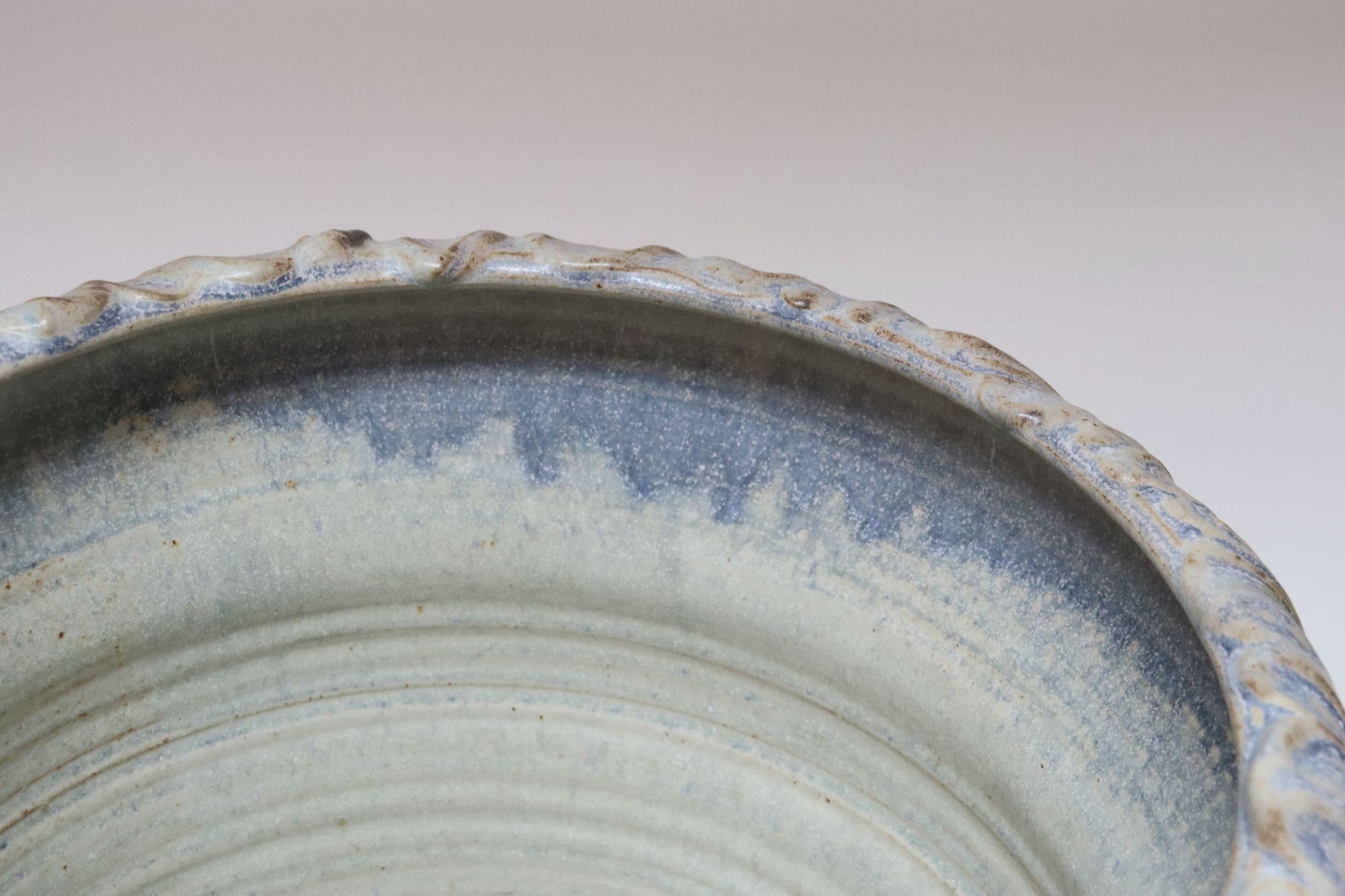 Gran jarrón de cerámica incisa arquitectónica vintage de Deanna Nichols en venta 8