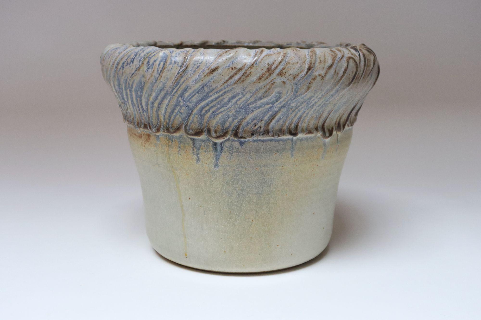 Gran jarrón de cerámica incisa arquitectónica vintage de Deanna Nichols Moderno de mediados de siglo en venta