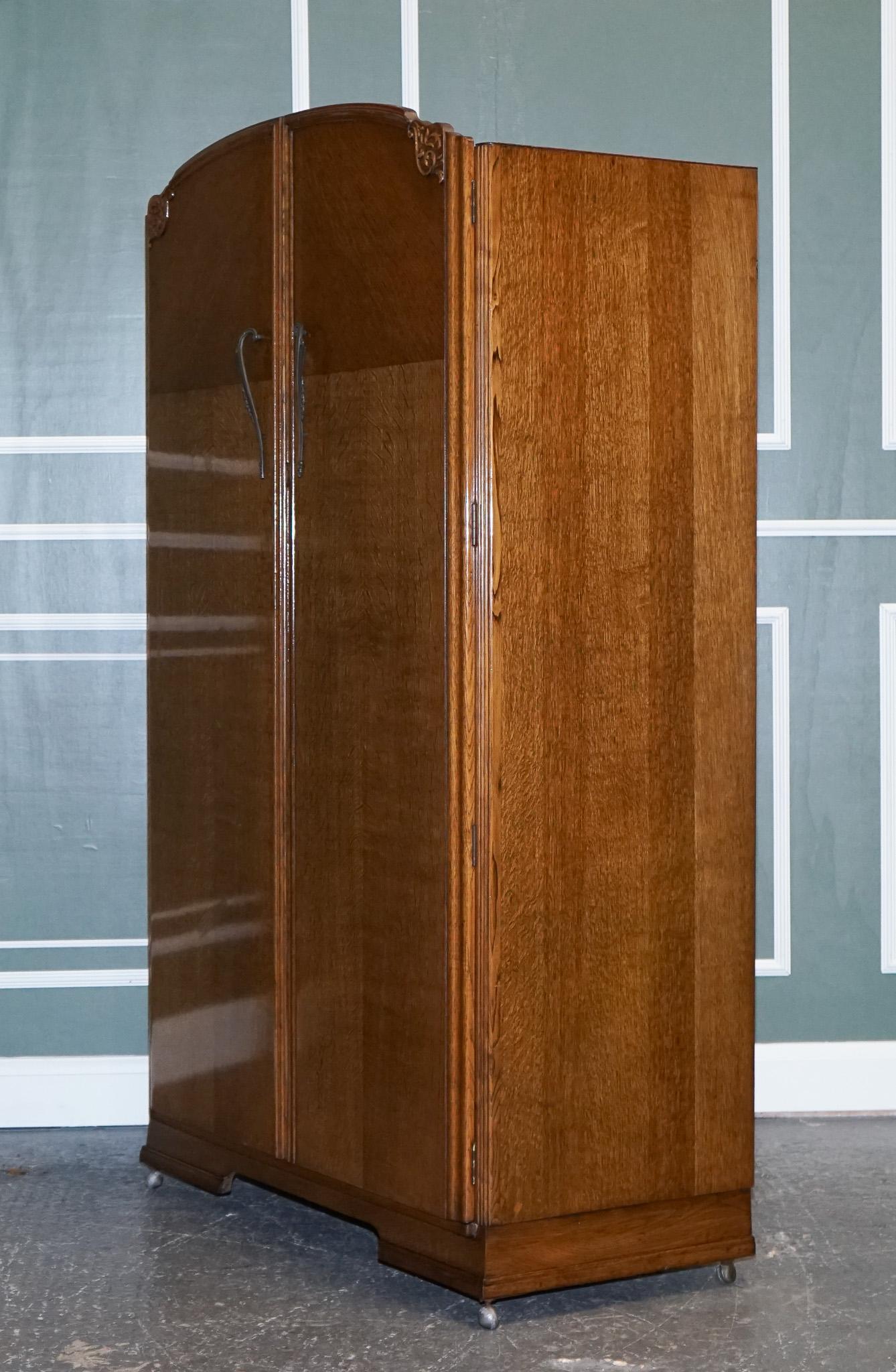 Grande armoire Art Déco vintage en chêne à deux portes en vente 5