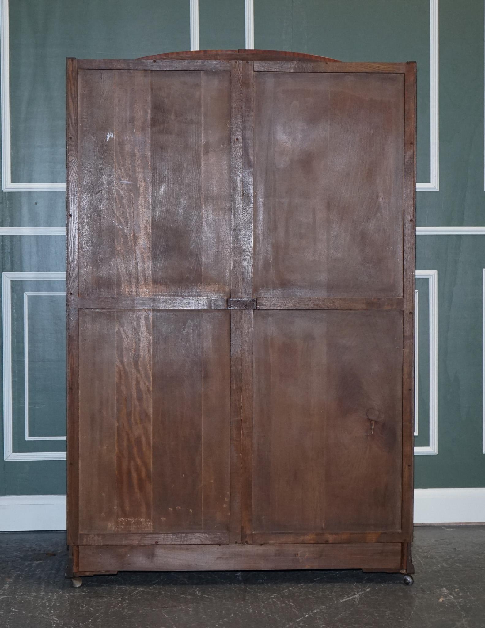 Grande armoire Art Déco vintage en chêne à deux portes en vente 6