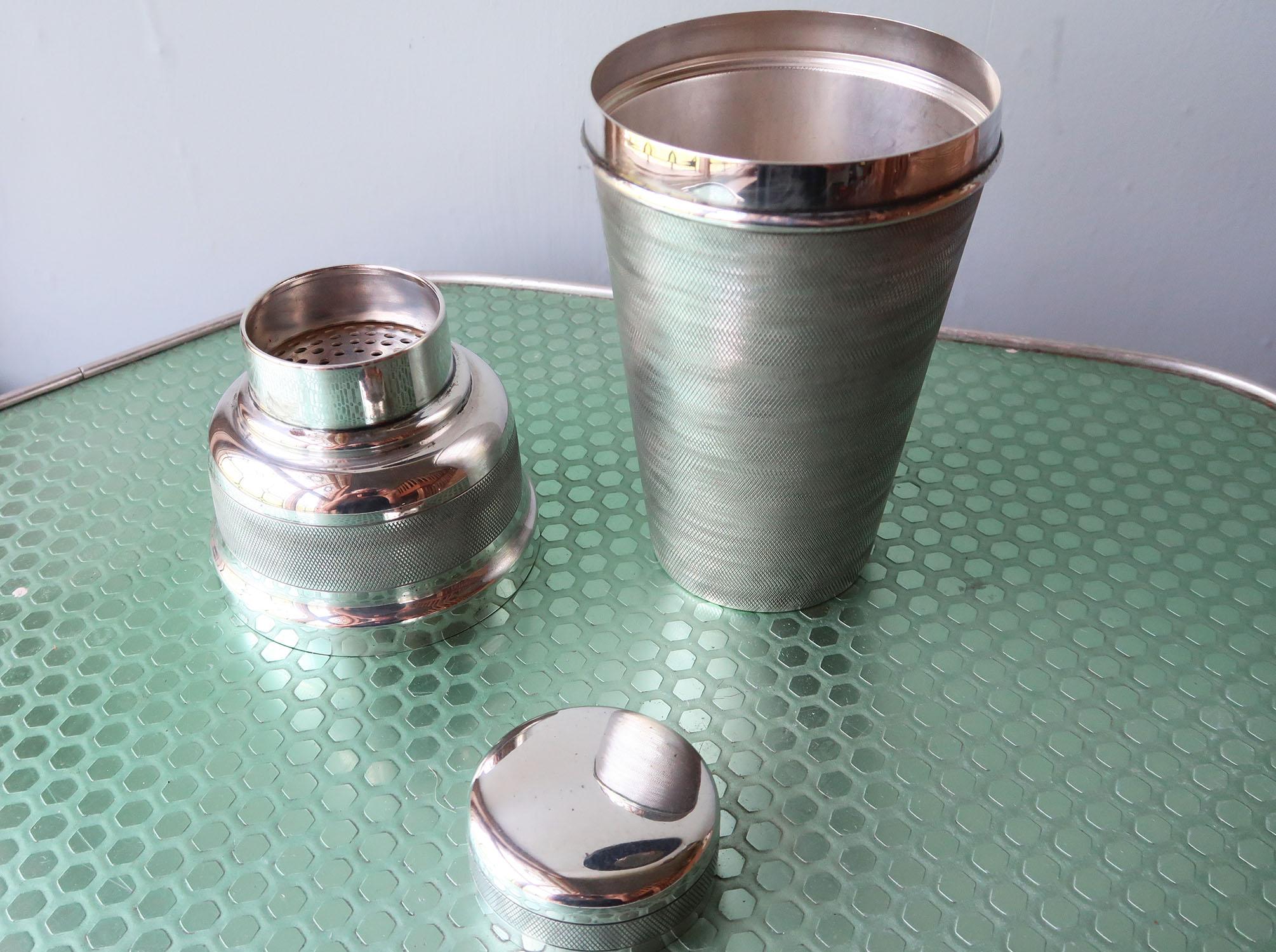 Mid-20th Century Large Vintage Art Deco Silver Plated Cocktail Shaker, C. 1935