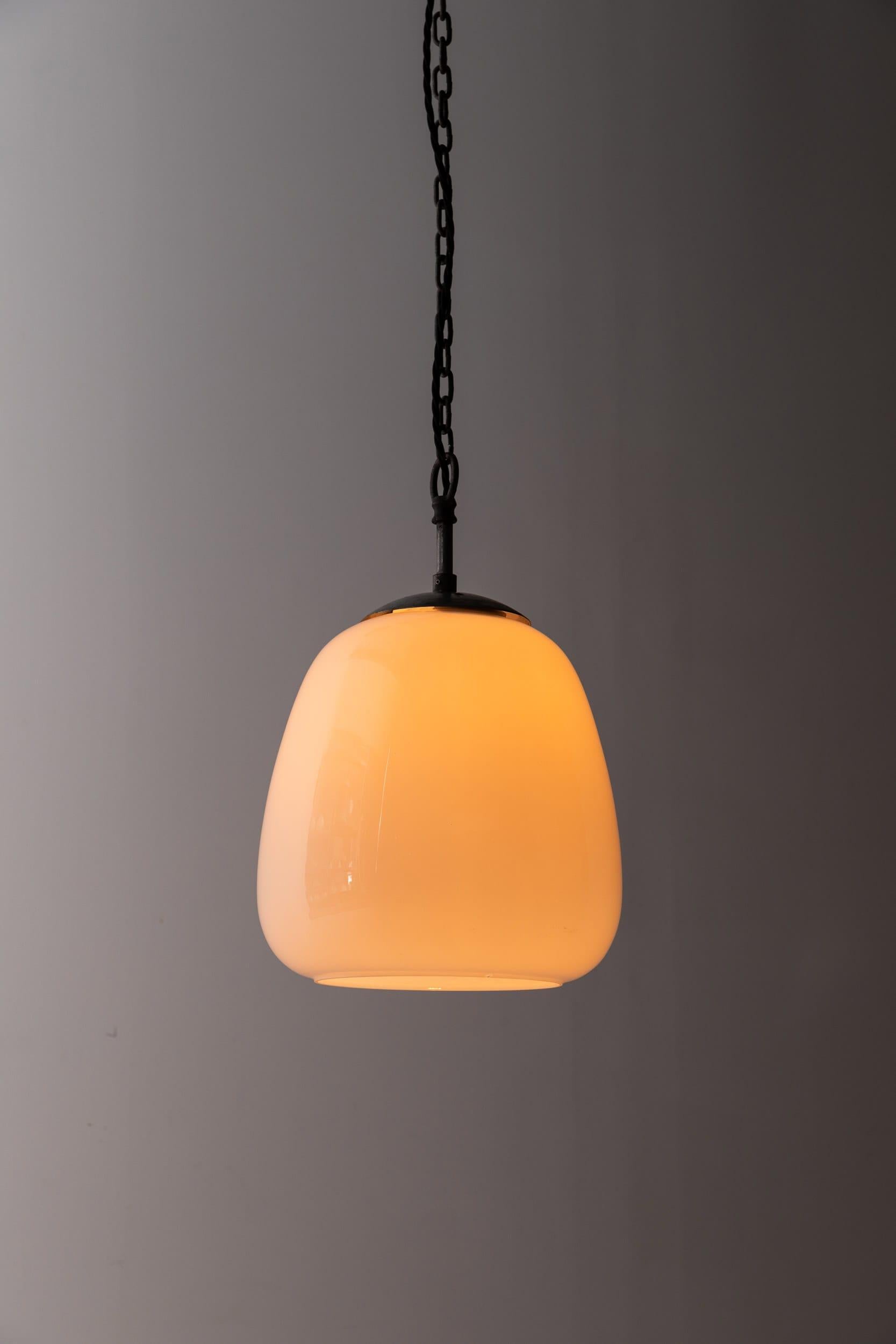 Gran Lámpara Colgante Vintage Art Decó Tulipa de Cristal Opalino, c.1930 mediados del siglo XX en venta