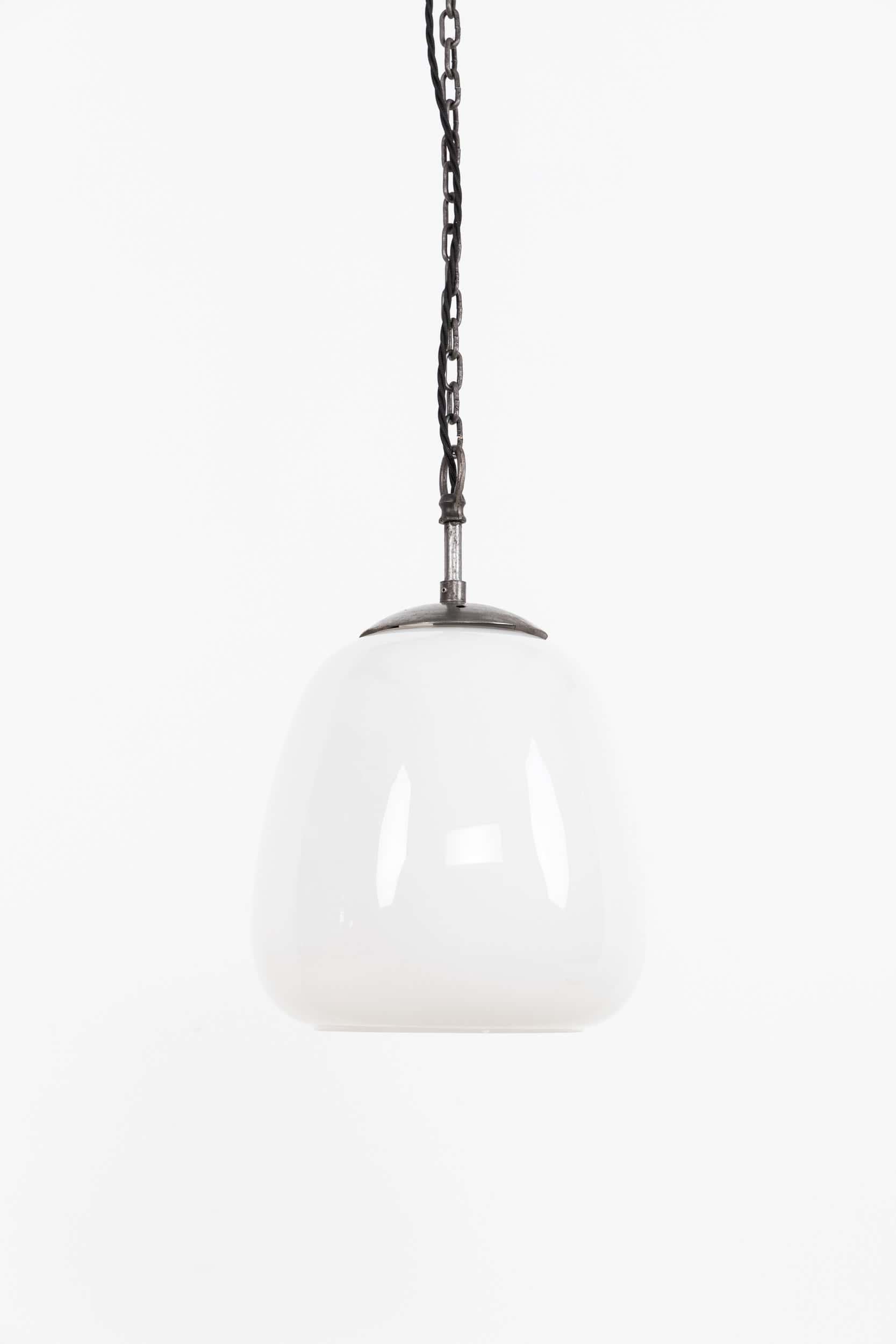 Gran Lámpara Colgante Vintage Art Decó Tulipa de Cristal Opalino, c.1930 en venta