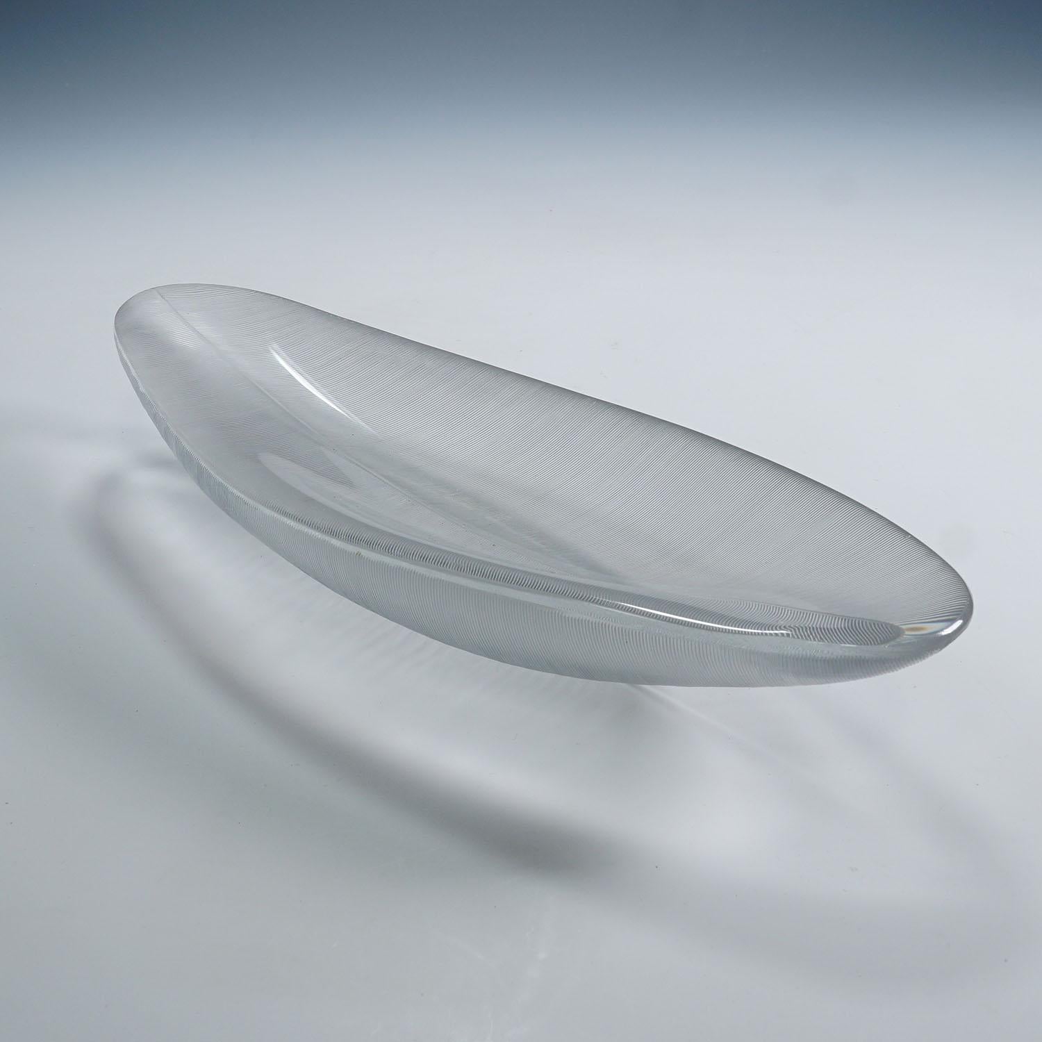 Milieu du XXe siècle Grand bol en verre d'art Vintage 'Sulka' par Tapio Wirkkala pour Iittala 1950s en vente