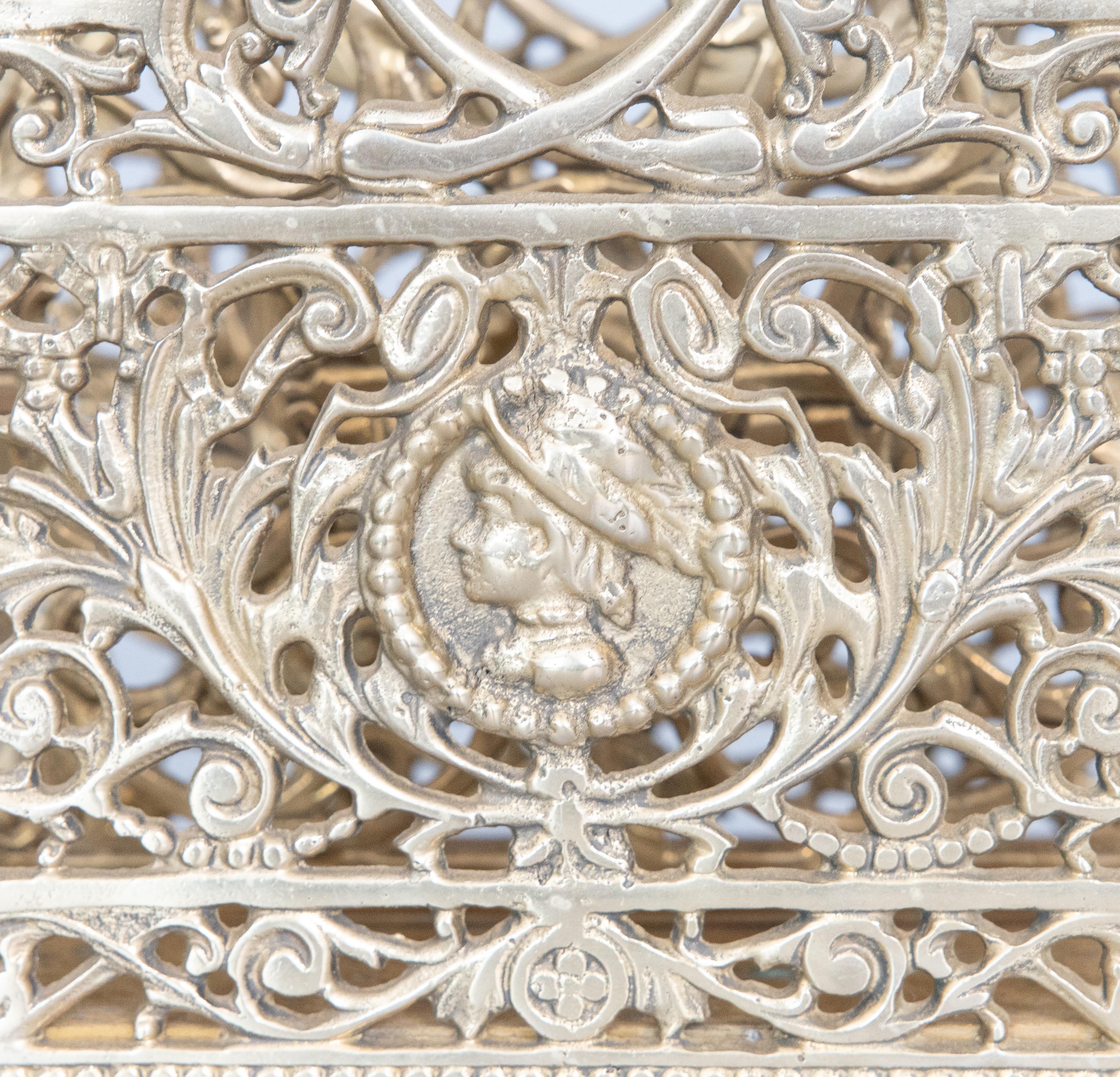Grande portalettere in ottone in stile Art Nouveau, 1950 circa In condizioni buone in vendita a Pearland, TX