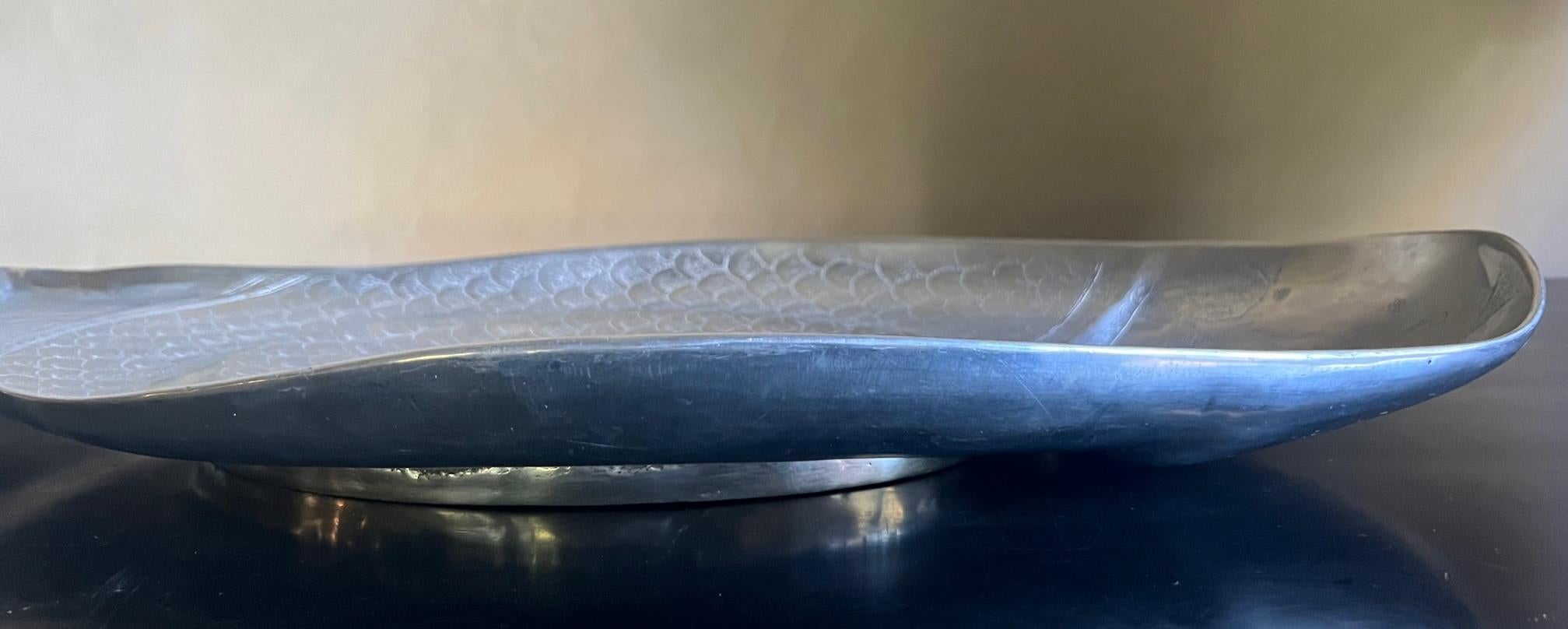 Large Vintage Arthur Court Aluminum Fish Platter with Black Stone Eye In Excellent Condition For Sale In Ross, CA