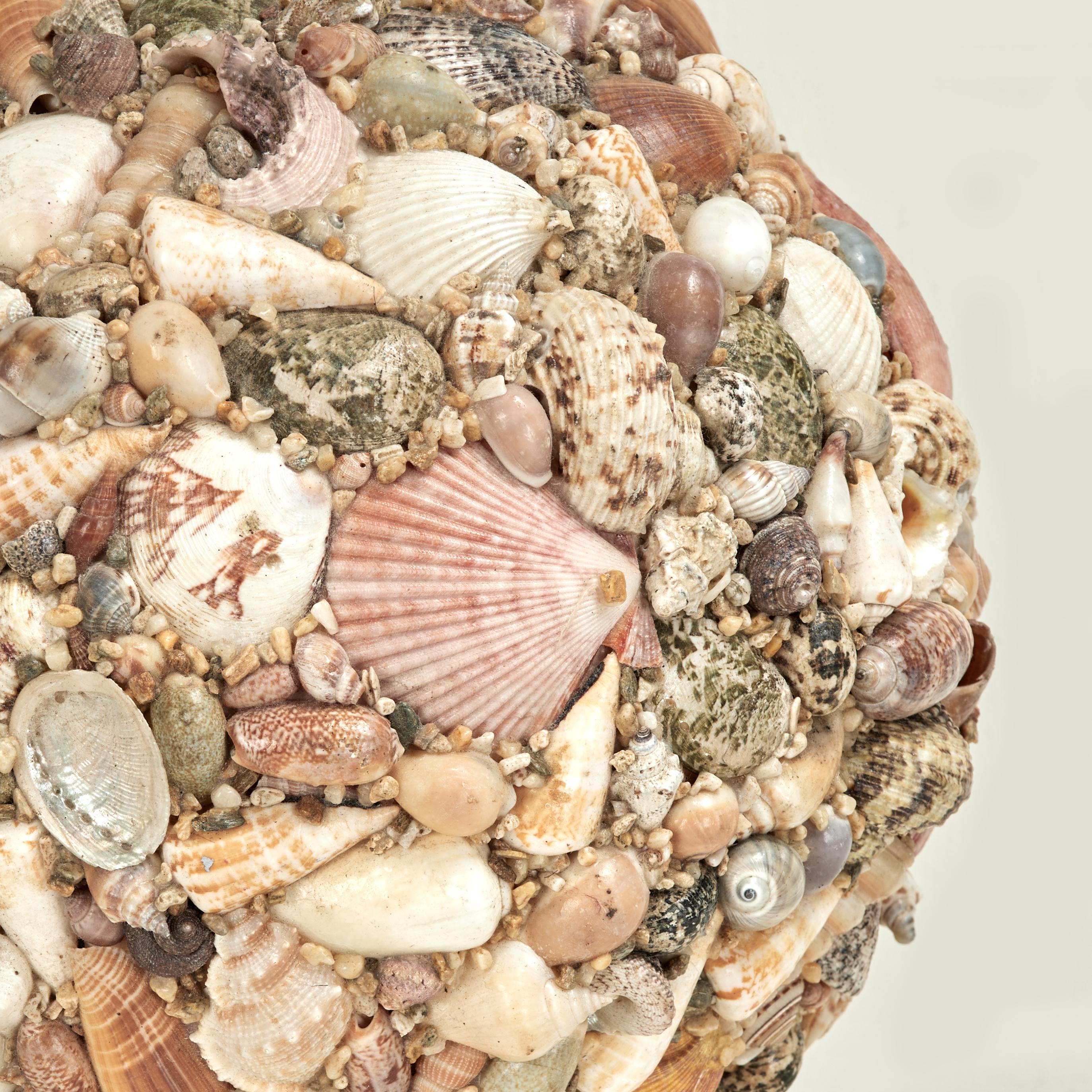 Americano Large Vintage Artisan Crafted Seashell Encrusted Sphere in vendita