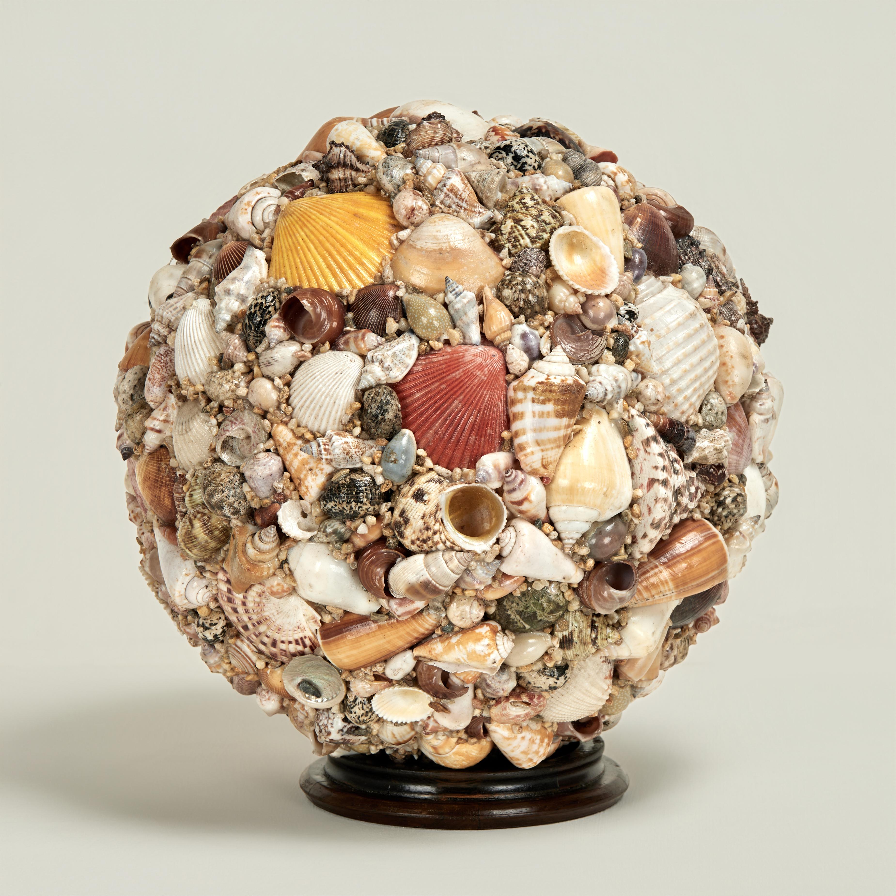 Conchiglia Large Vintage Artisan Crafted Seashell Encrusted Sphere in vendita