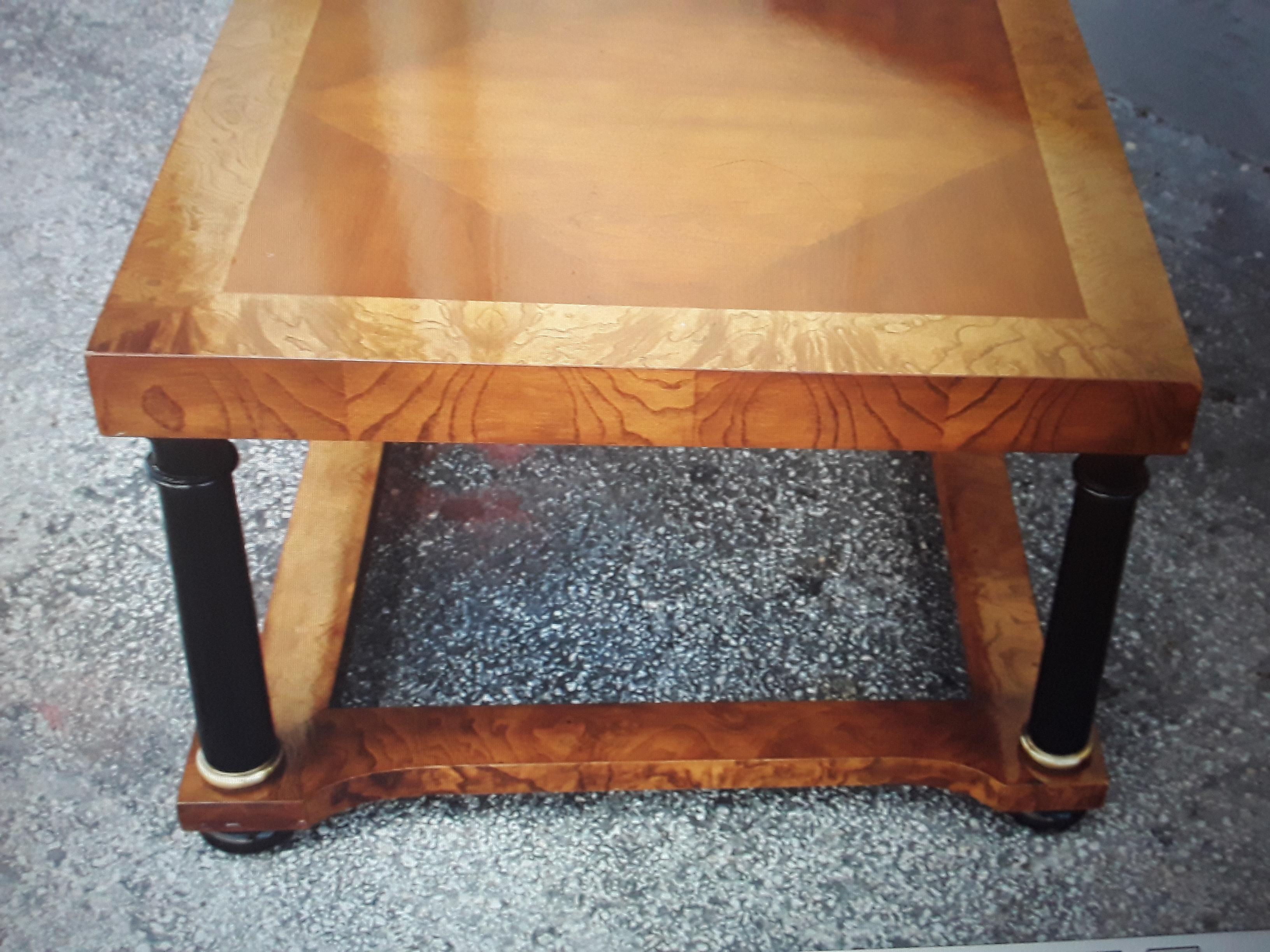 Bois Grande table basse/table basse vintage Baker Badge Burl Amboyna en vente