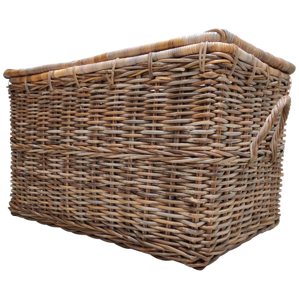 Grand Panier provençal vintage. Panier de collecte de fleurs ancien. panier en osier vintage - France Grand Panier provençal vintage. Panier de collecte de fleurs ancien. panier en osier vintage - France