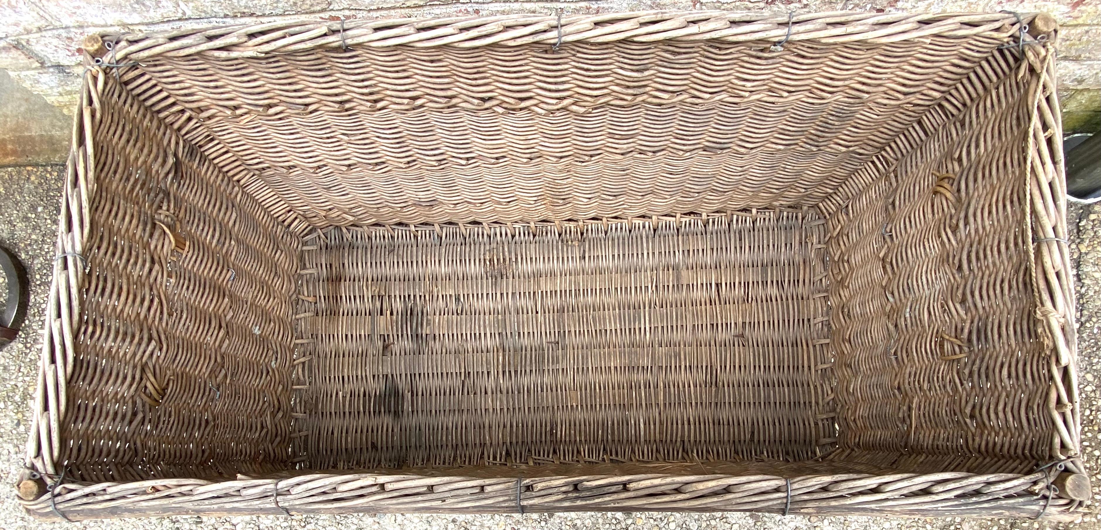Osier Grand panier vintage avec « M » en vente