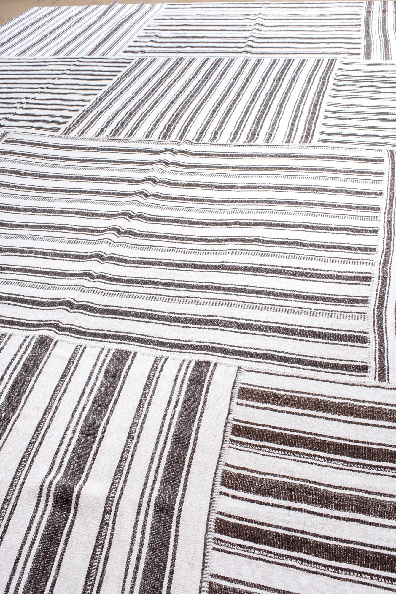 Großer Vintage-Korbgeflecht-Kilim (Türkisch) im Angebot
