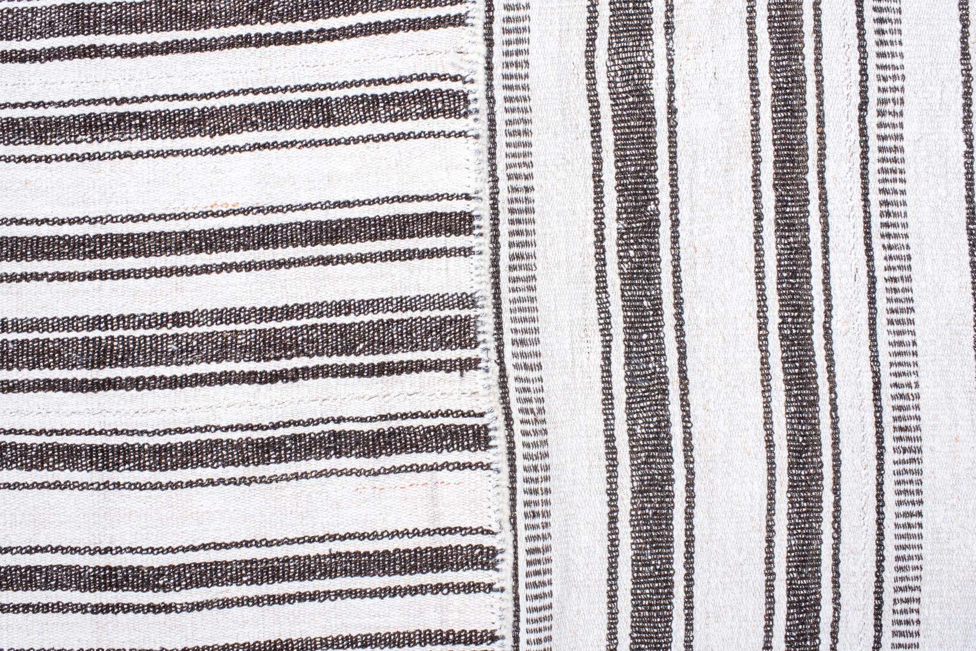 Großer Vintage-Korbgeflecht-Kilim (Handgeknüpft) im Angebot