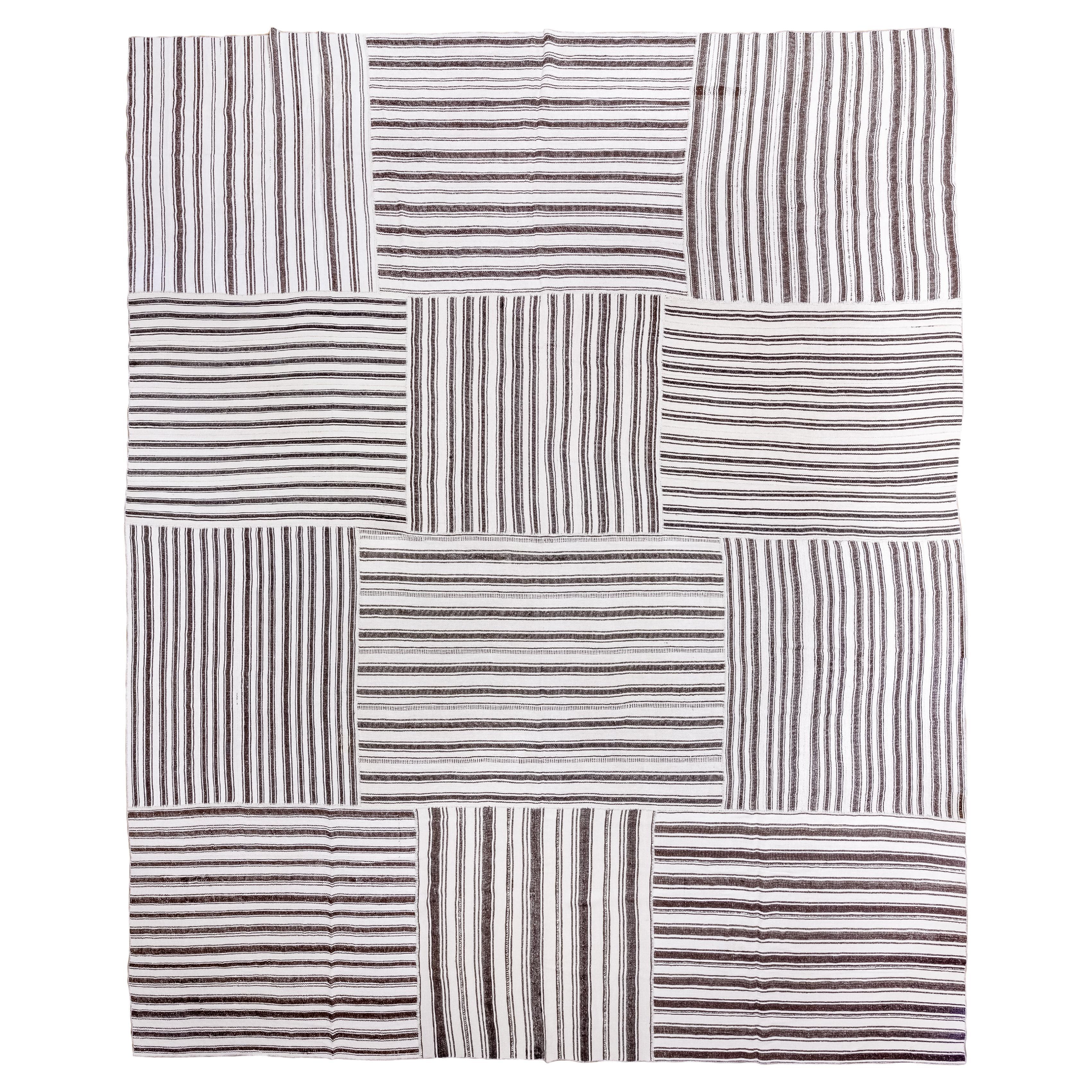 Großer Vintage-Korbgeflecht-Kilim