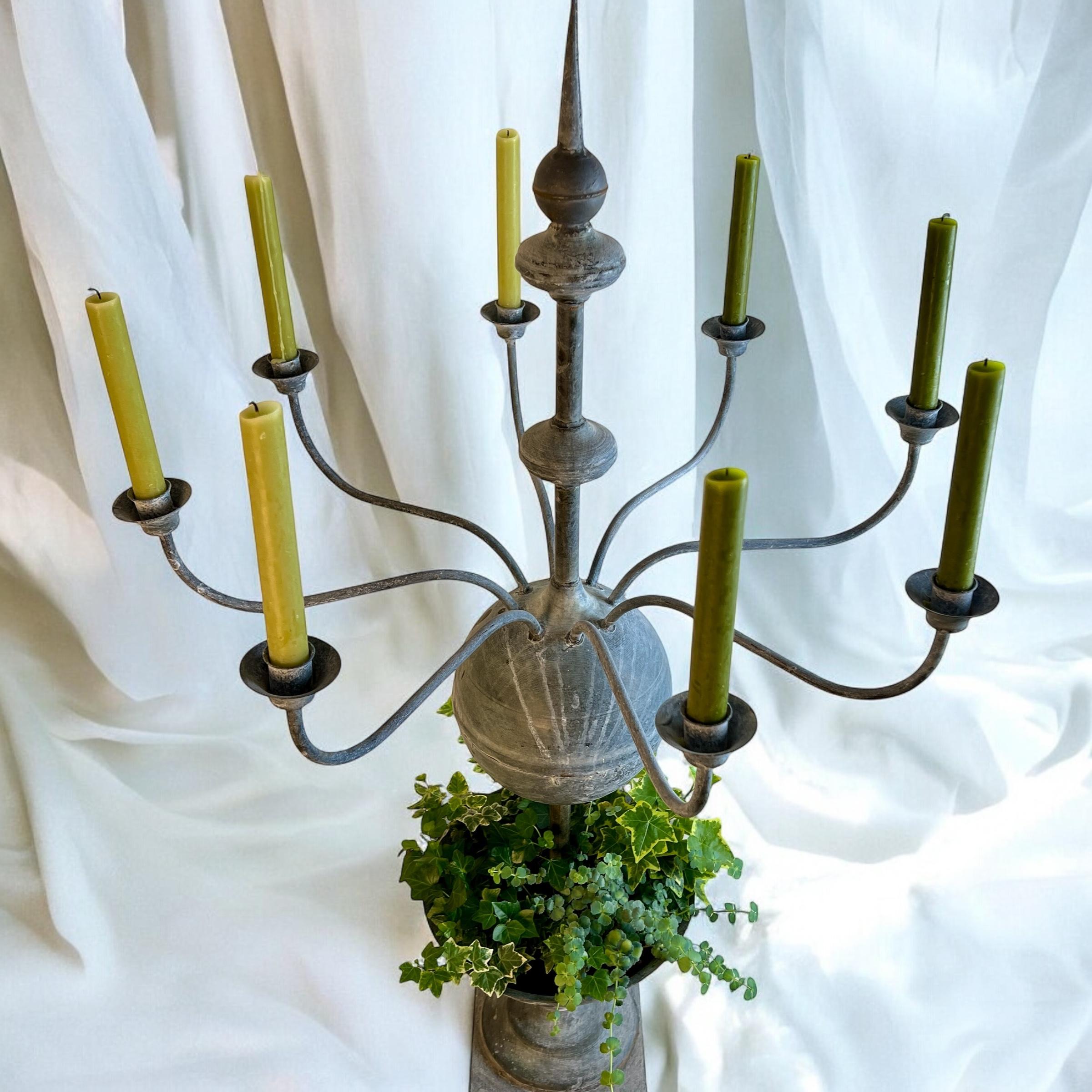 Fatto a mano Grande fioriera a candelabro in zinco belga d'epoca in vendita