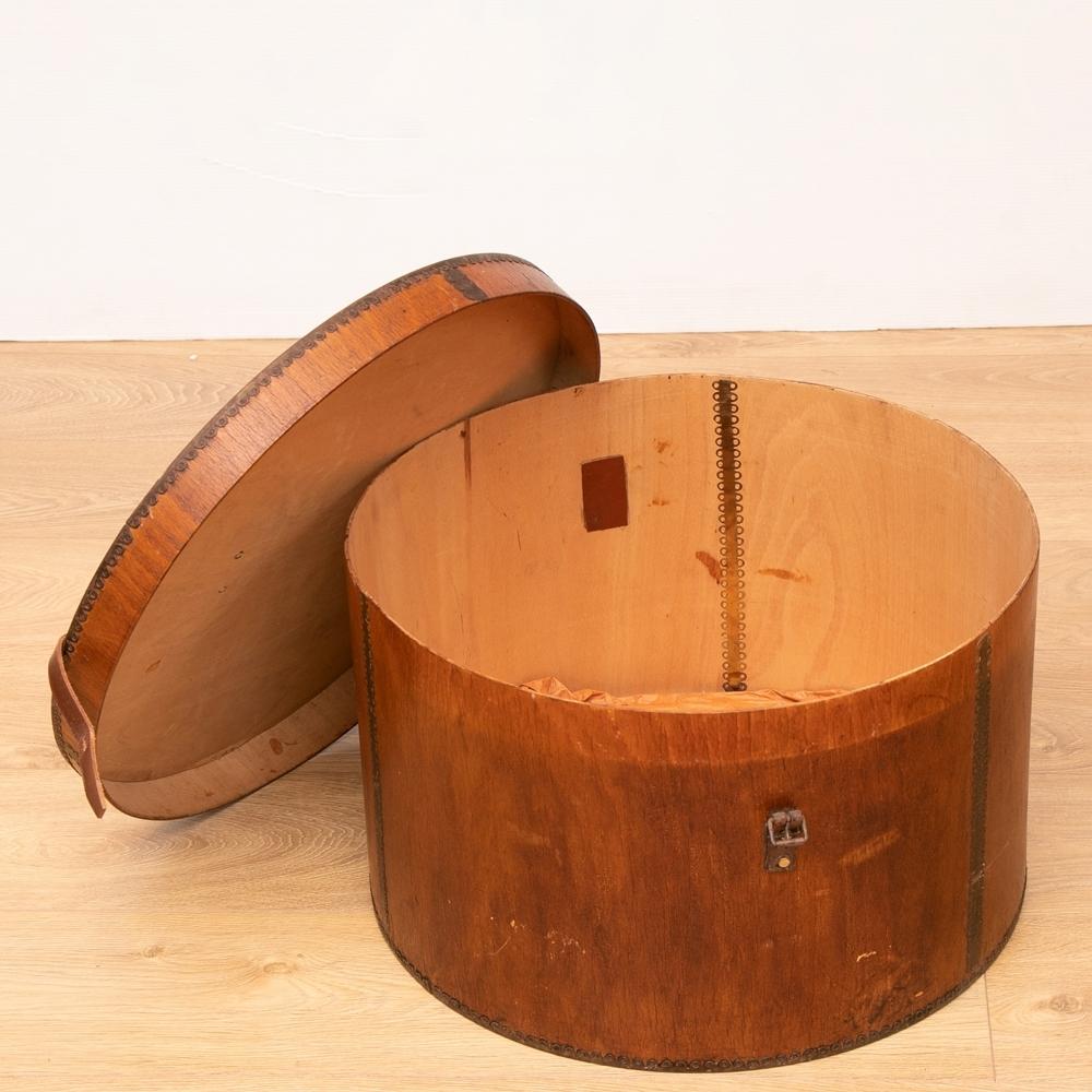 Large Vintage Bentwood Hat Box In Good Condition For Sale In London, GB