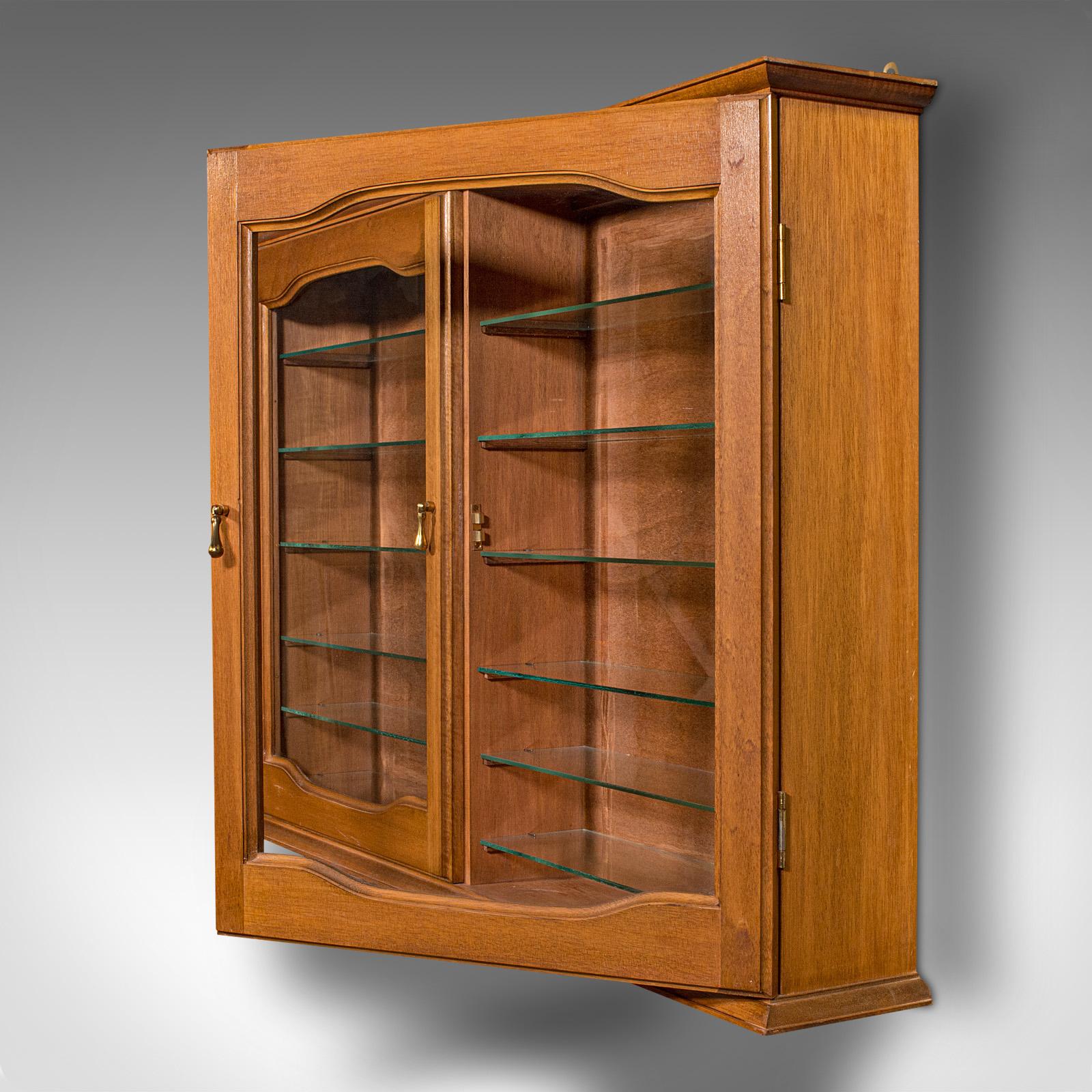 Großer maßgefertigter Vintage-Vitrinenschrank, Einzelhandel, Collector, Vitrine, 12 Fächer (Britisch) im Angebot