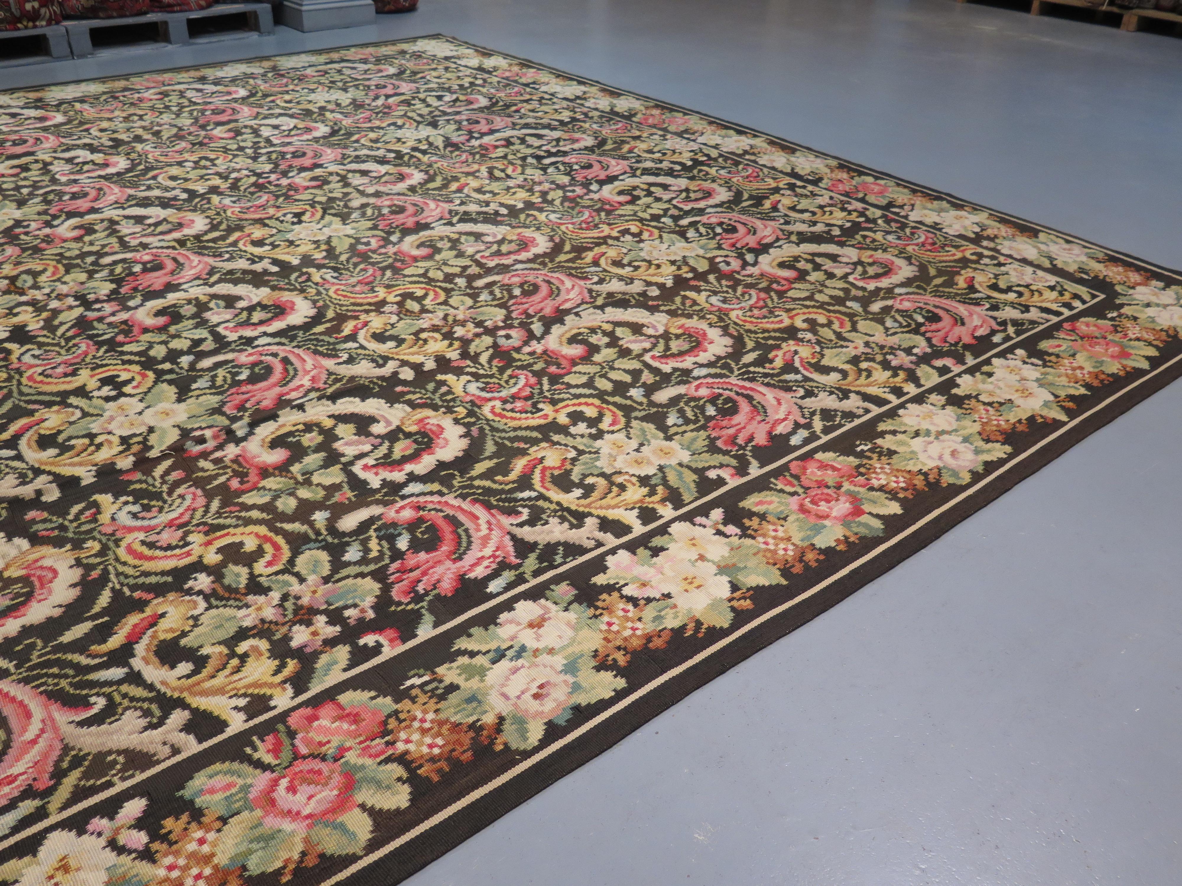 Large Vintage Bessarabian Kilim In Good Condition For Sale In London, GB