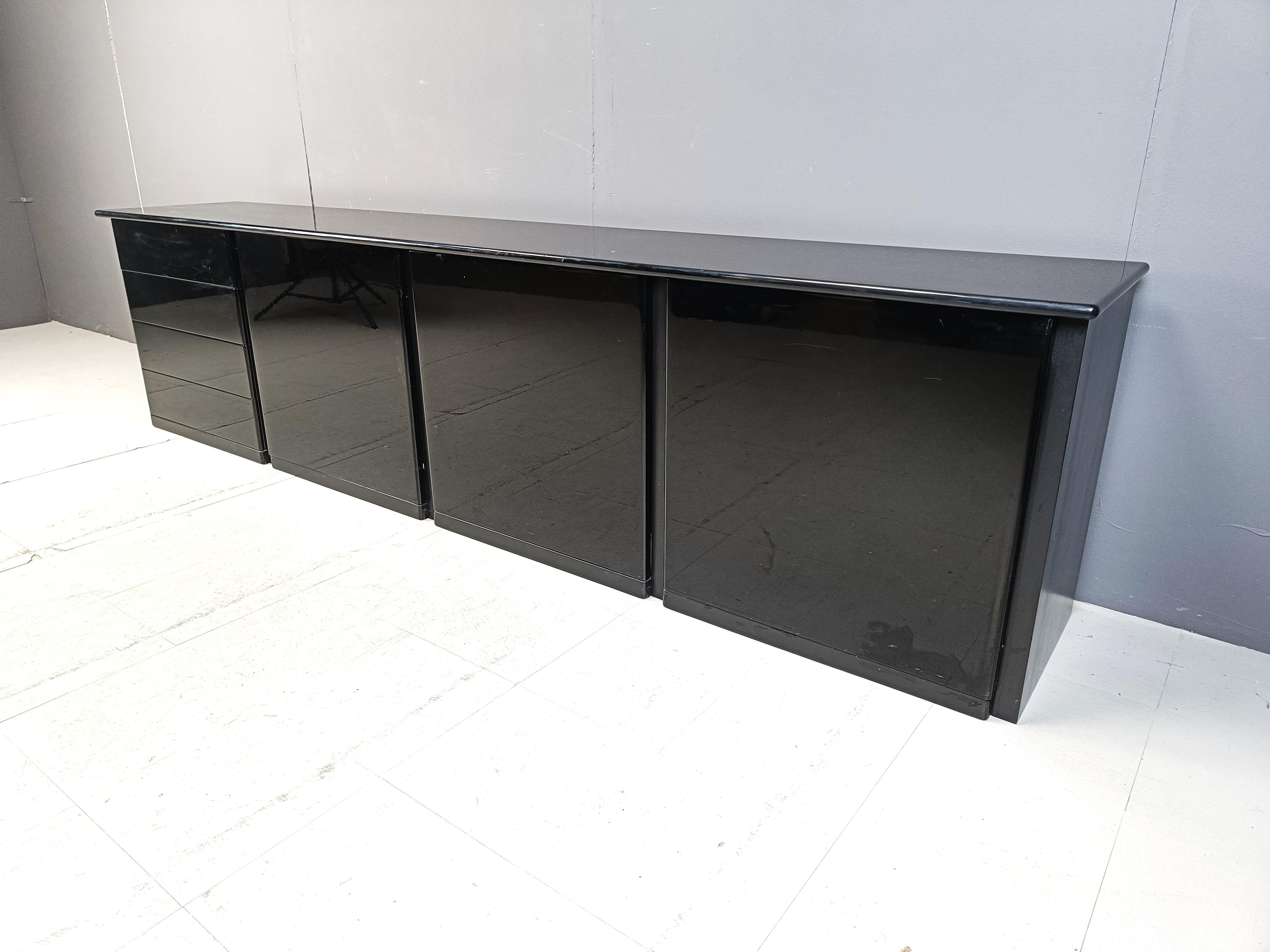Legno Grande credenza italiana vintage in lacca nera, anni '70