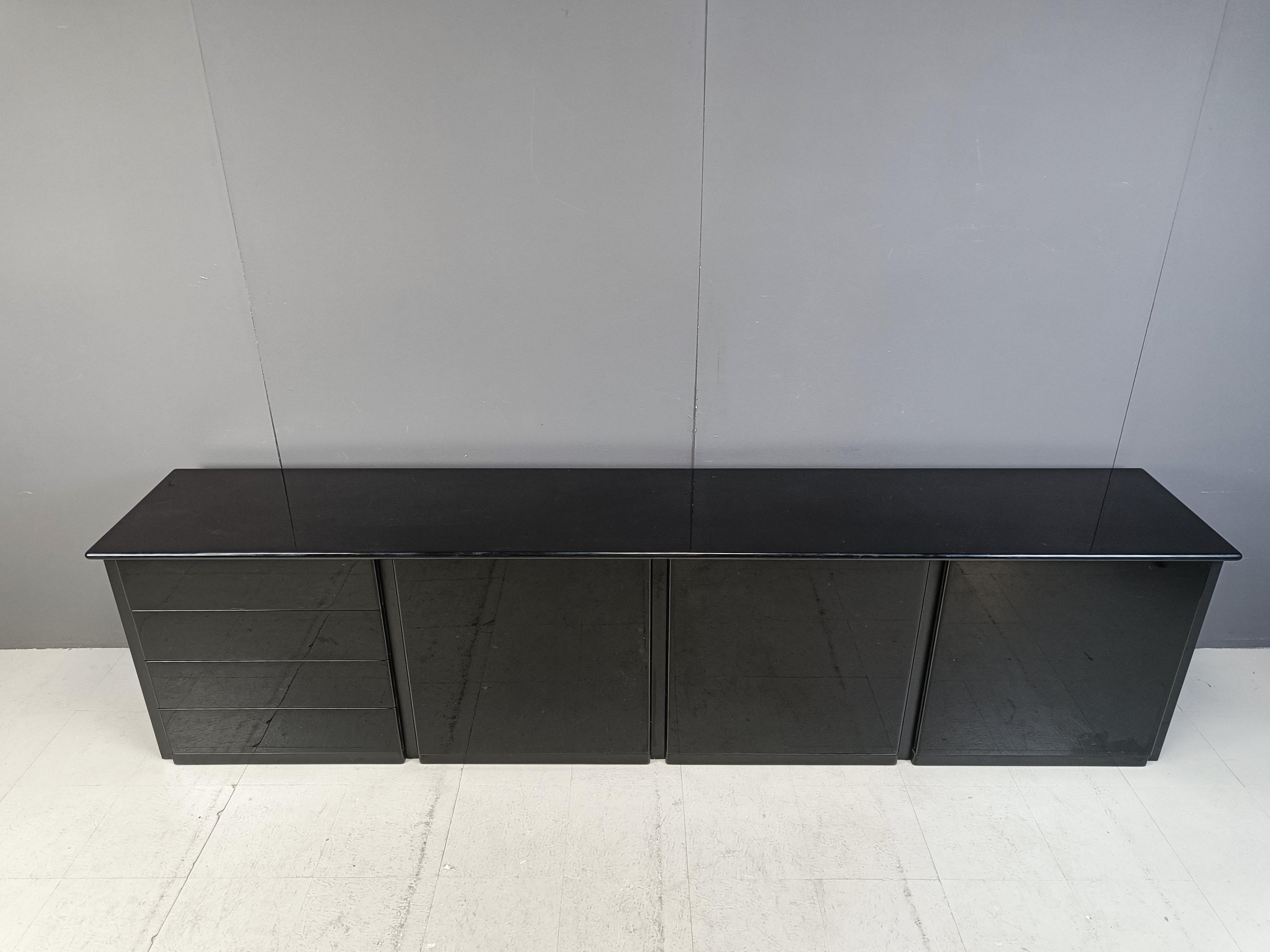Grande credenza italiana vintage in lacca nera, anni '70 2