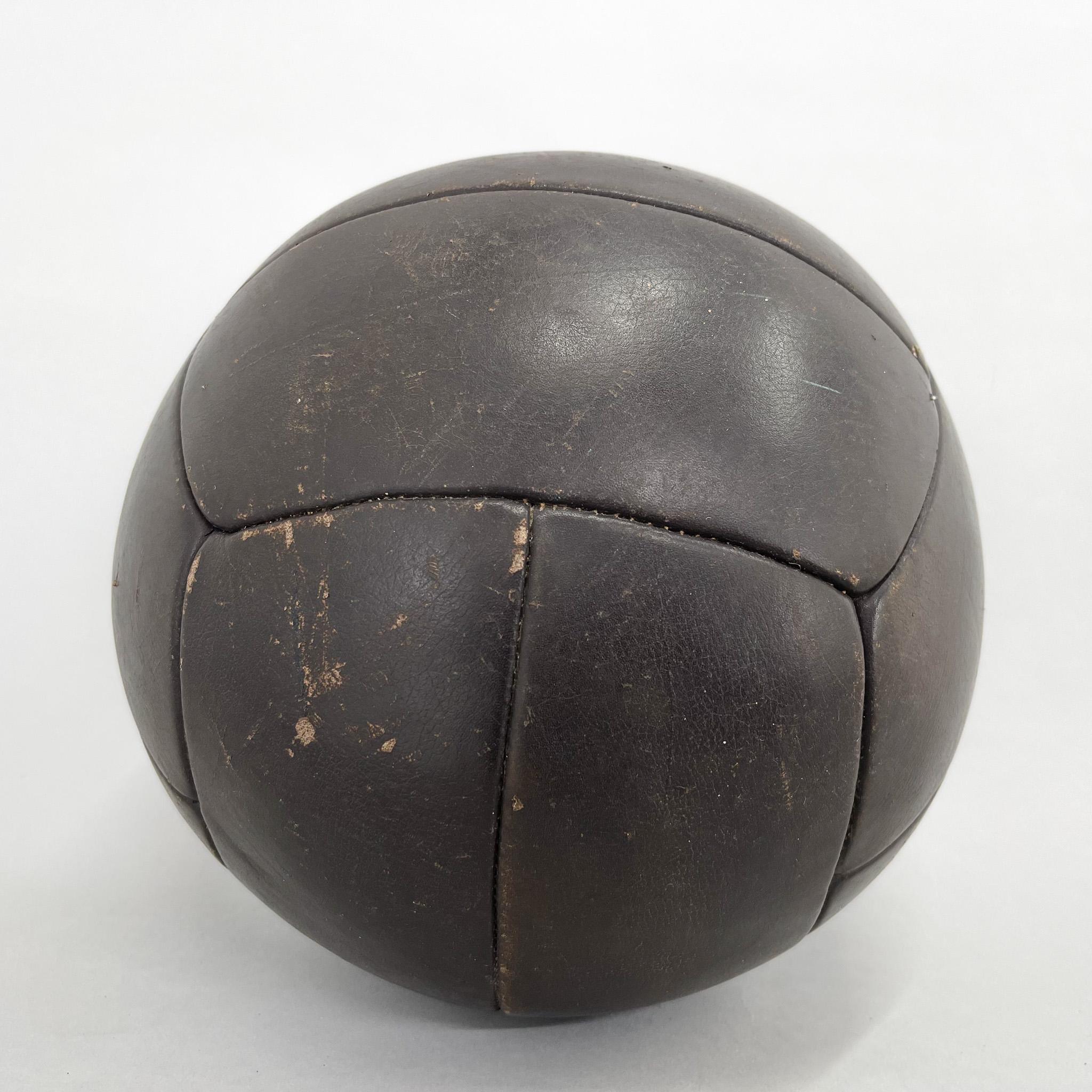 Large Vintage Black Leather Medicine Ball, 1930s In Good Condition For Sale In Praha, CZ