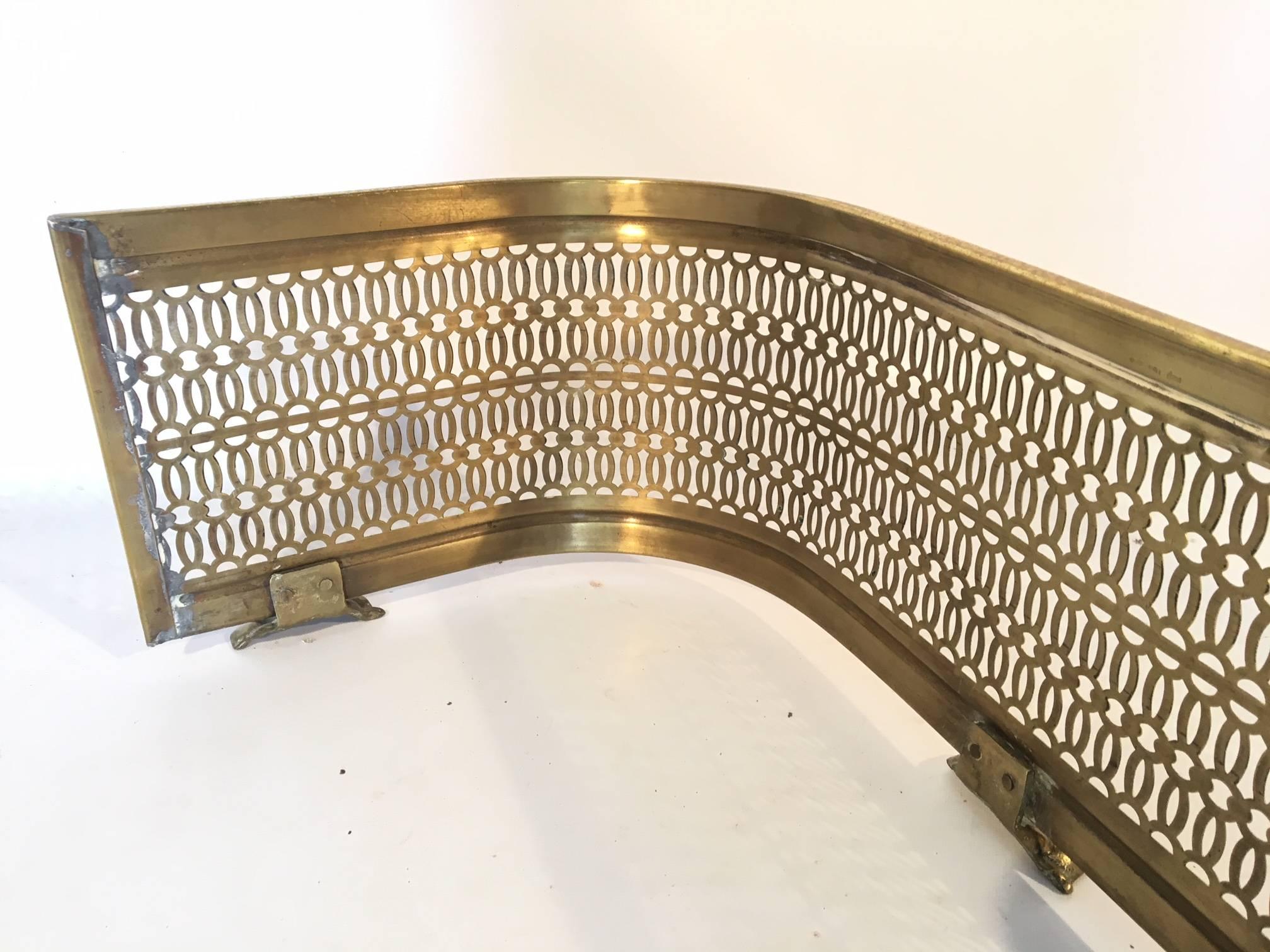 Large Vintage Brass Claw Foot Fireplace Fender In Excellent Condition In Jacksonville, FL