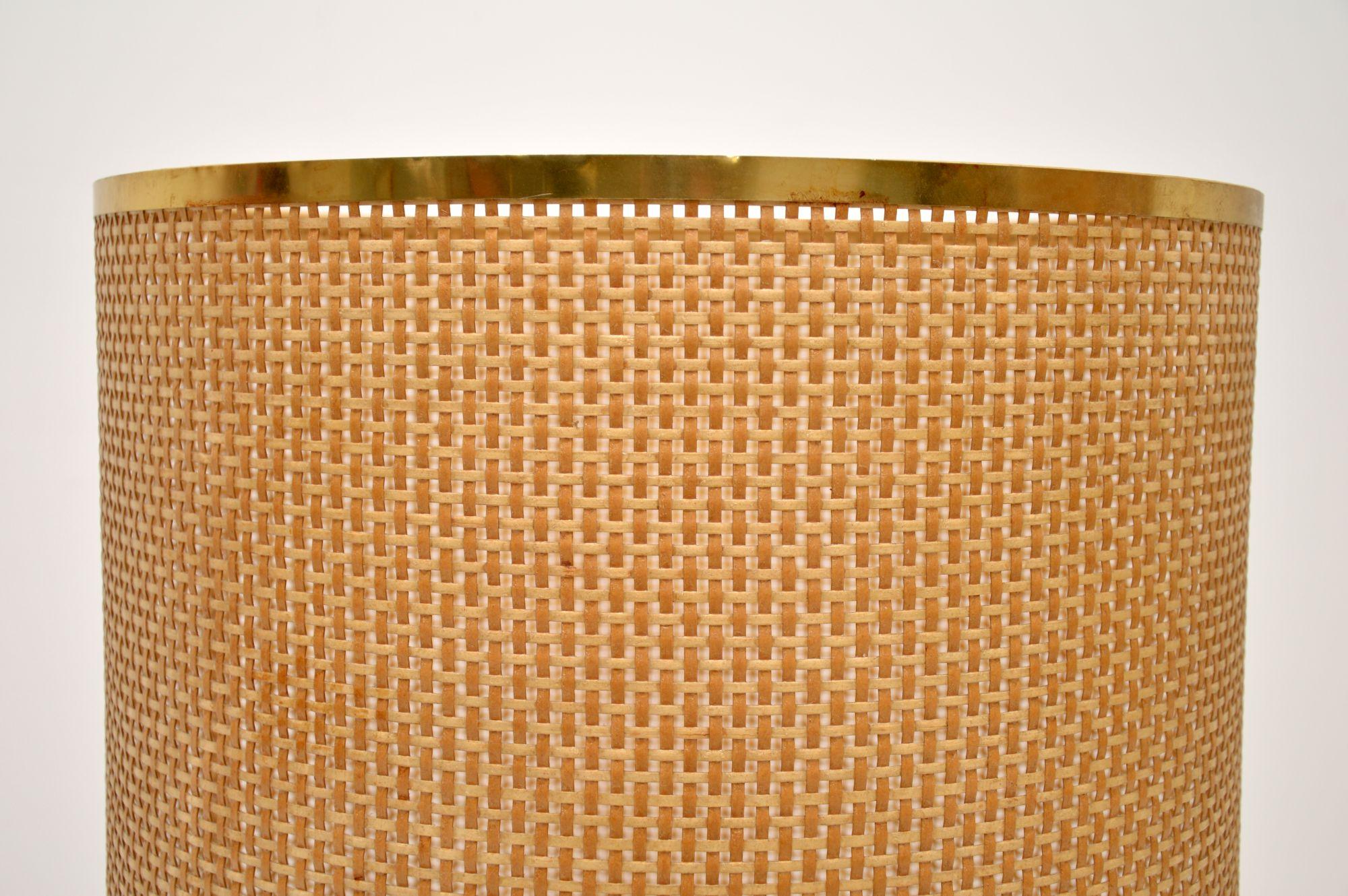 Britannique Grande lampe de table en laiton en vente