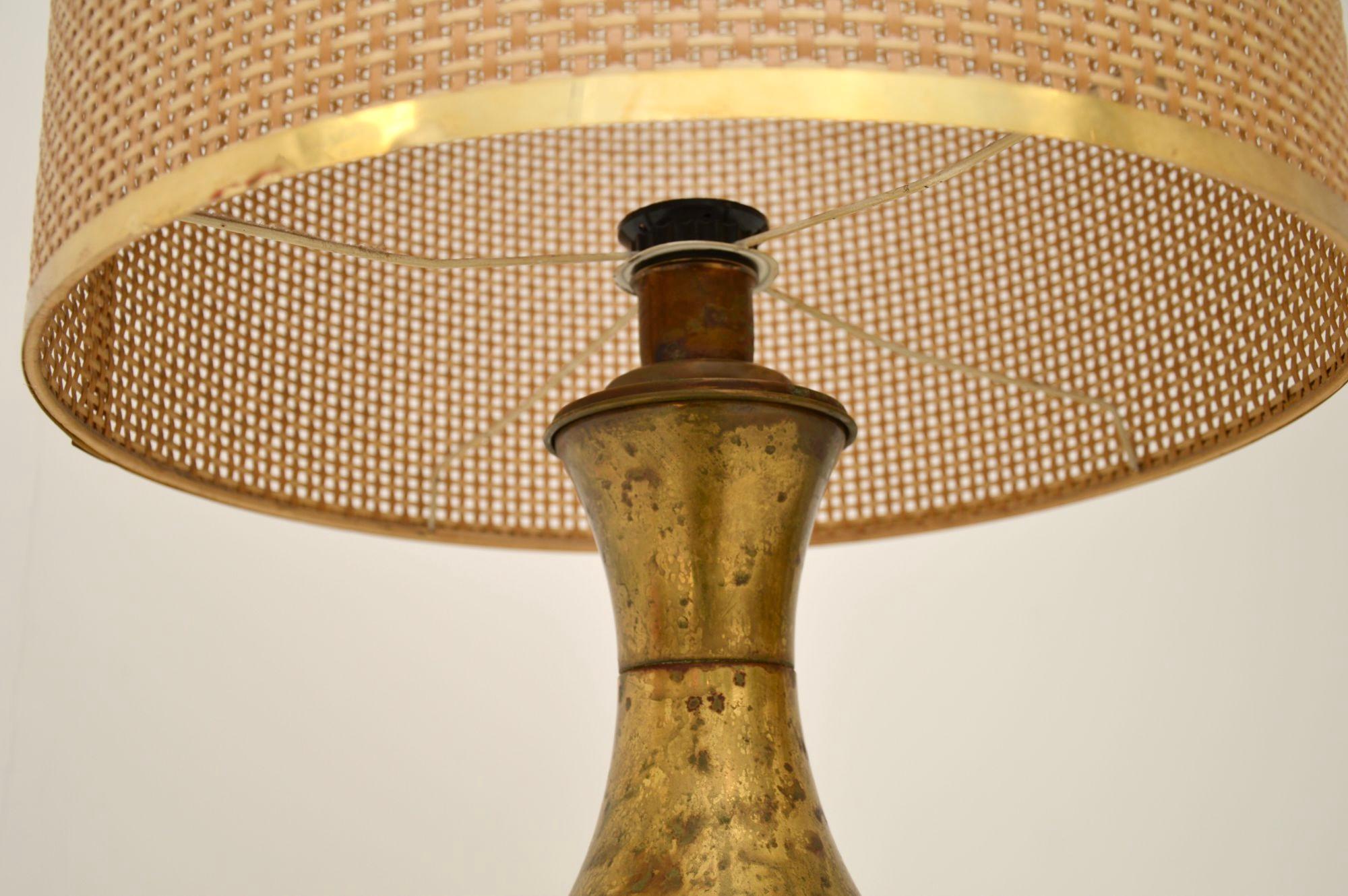 Grande lampe de table en laiton Bon état - En vente à London, GB
