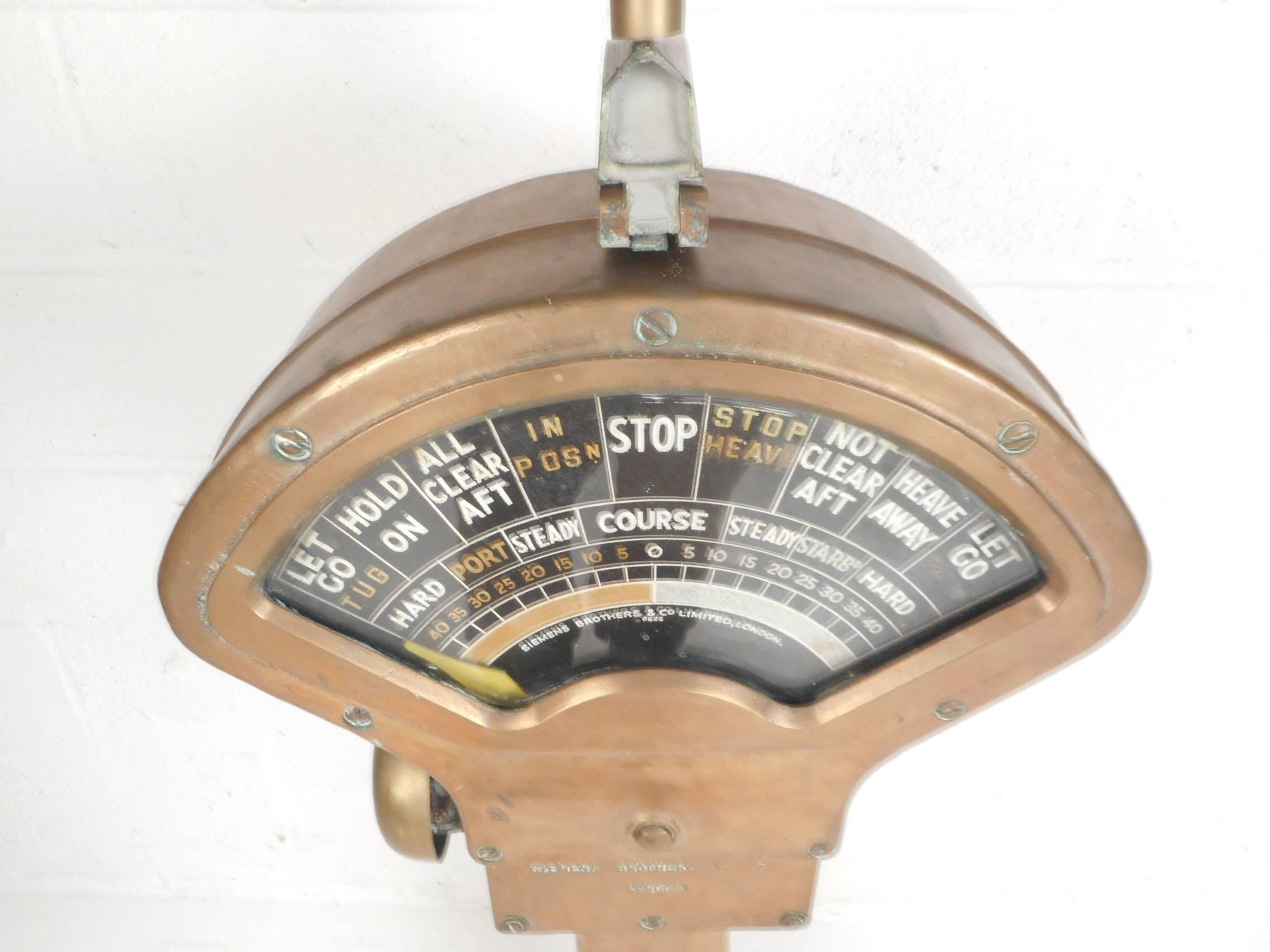 Grand Telegraph vintage en laiton par Siemens Brothers and Co. Bon état à Brooklyn, NY