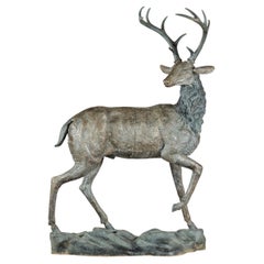 Grande sculpture vintage en bronze de cerf sur base rocheuse de style français