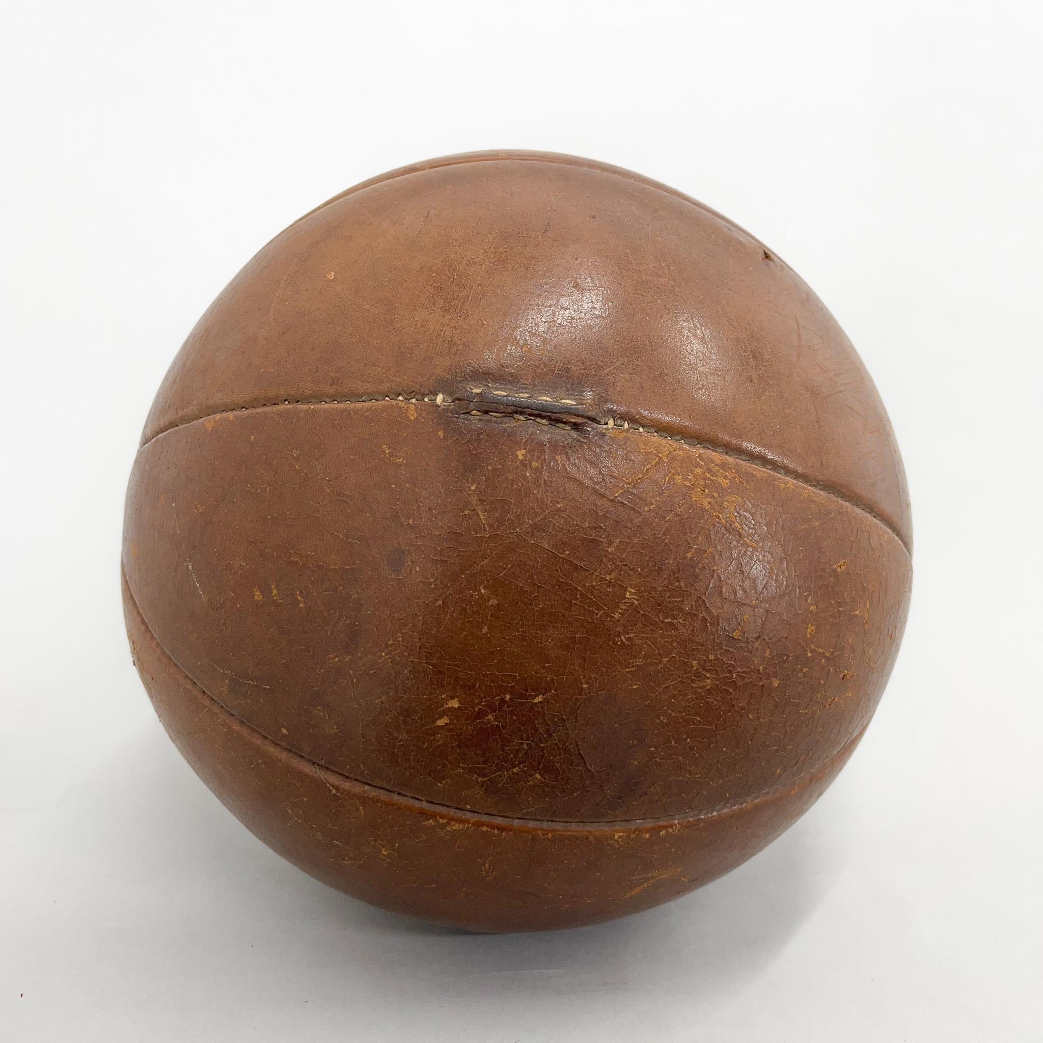 Large Vintage Brown Leather Medicine Ball, 1930s  In Good Condition For Sale In Praha, CZ