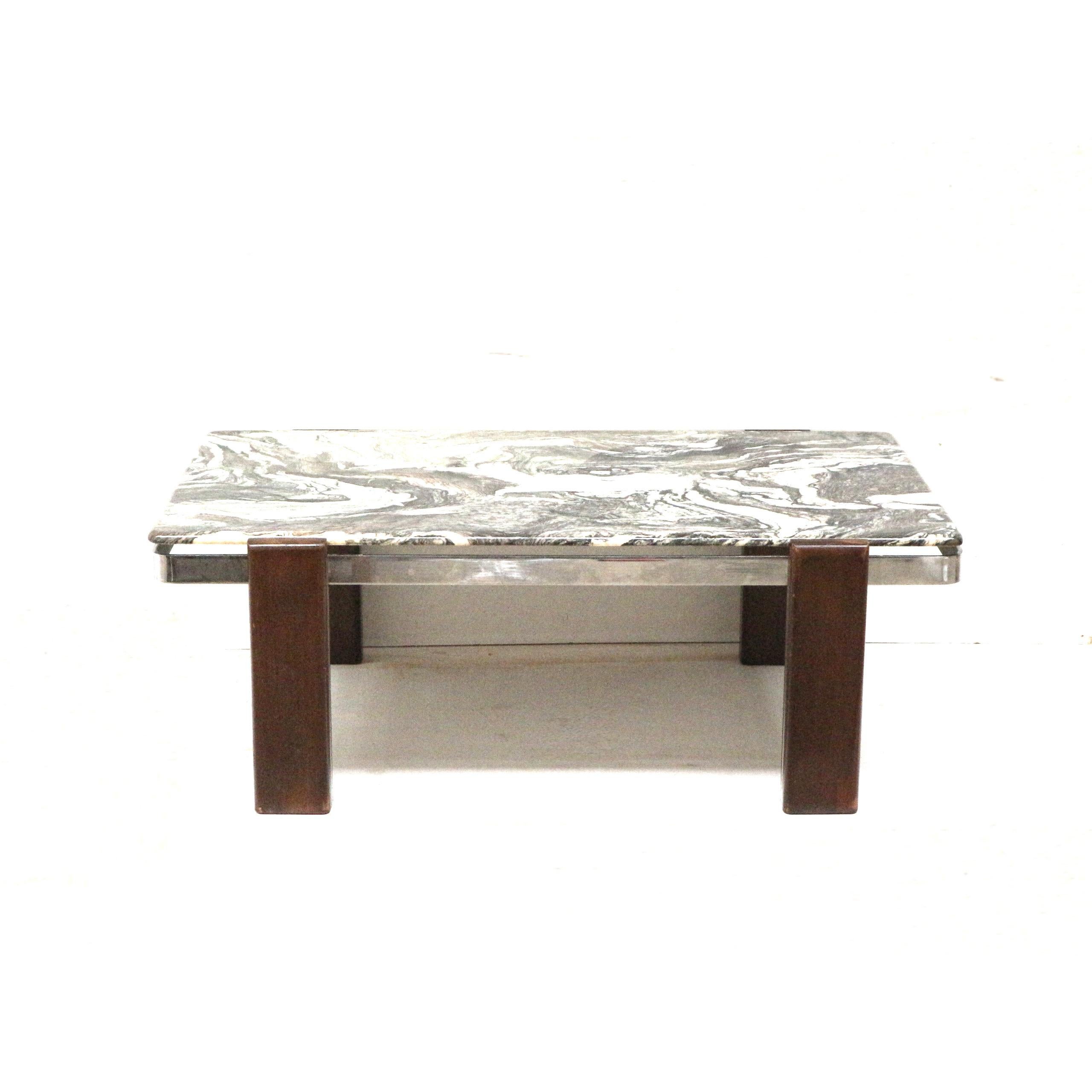 Grande table basse brutaliste en marbre fabriquée dans les années 70 en vente 2