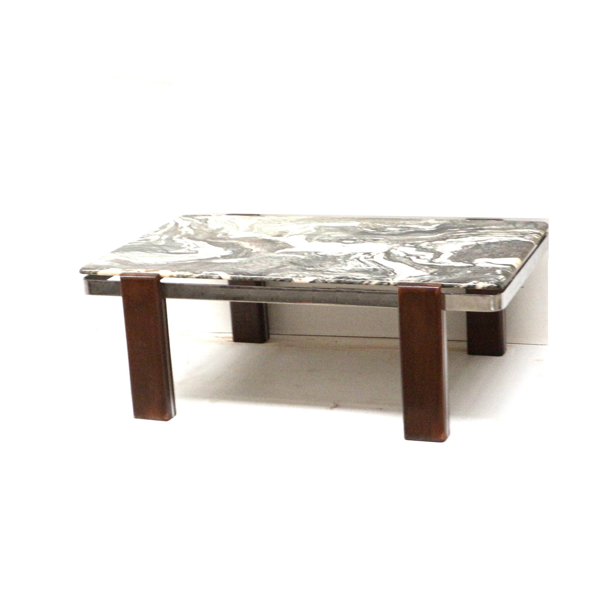 Grande table basse brutaliste en marbre fabriquée dans les années 70 en vente 3