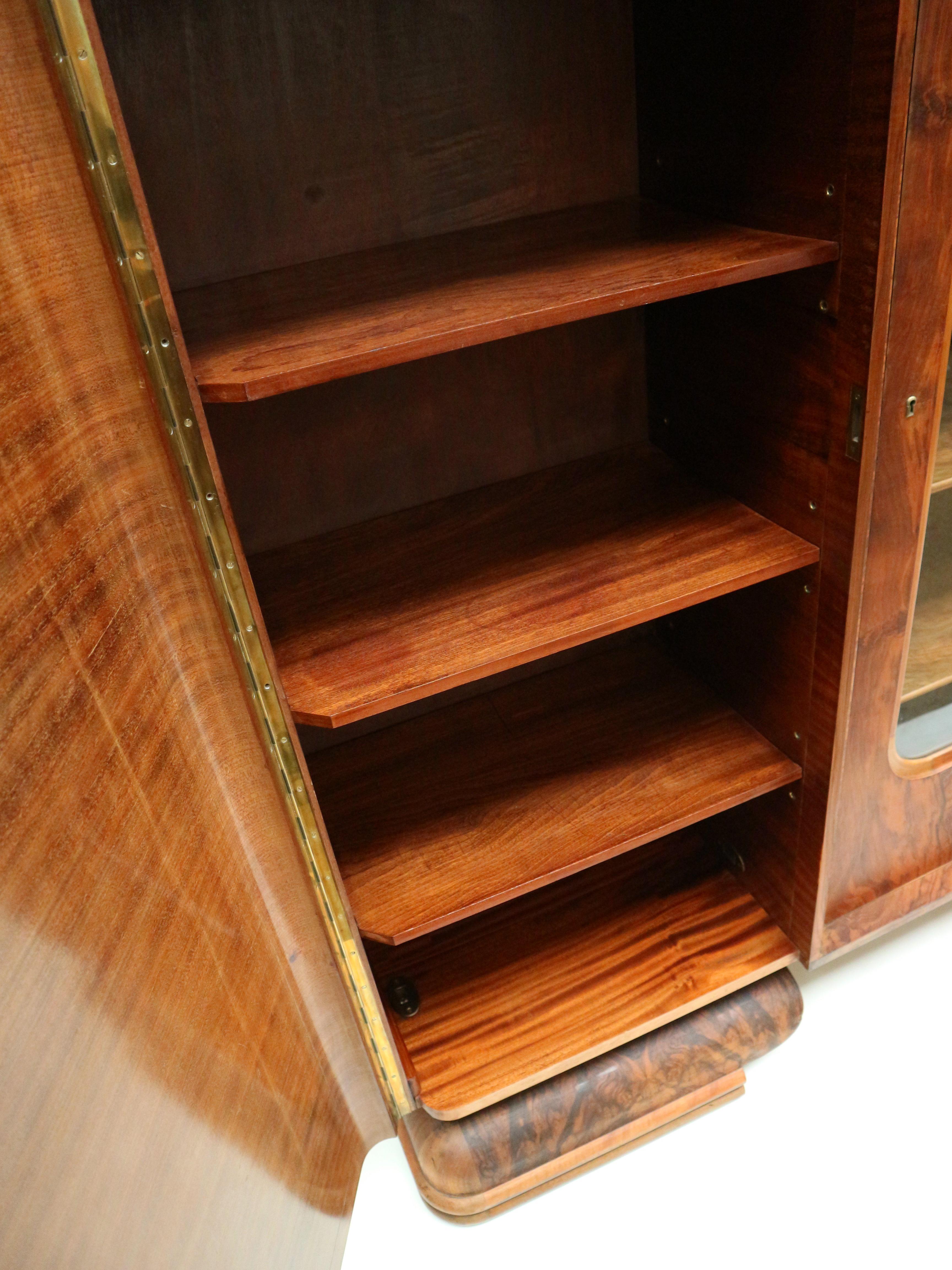 Nodo Grande mobile d'epoca in radica di noce Art Deco degli anni '30 in vendita