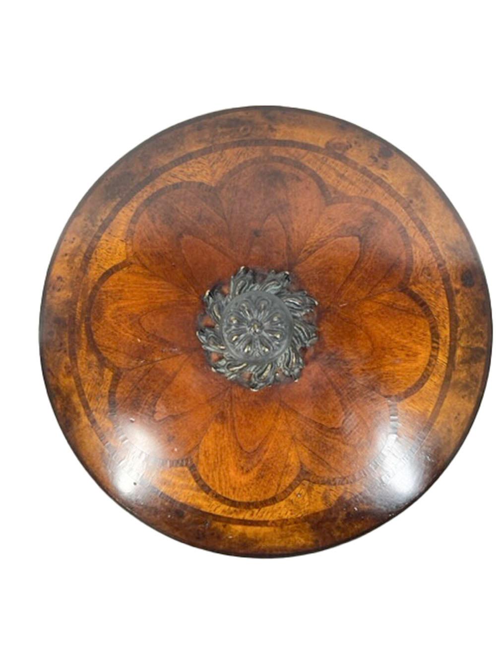 Noyer Grand bol ou boîte vintage couvert de bois en ronce de bois comprimé en forme de boule comprimée en vente
