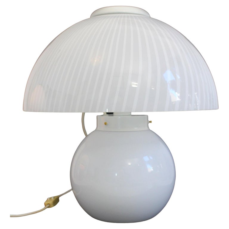 Veluce - Elegant table lamp