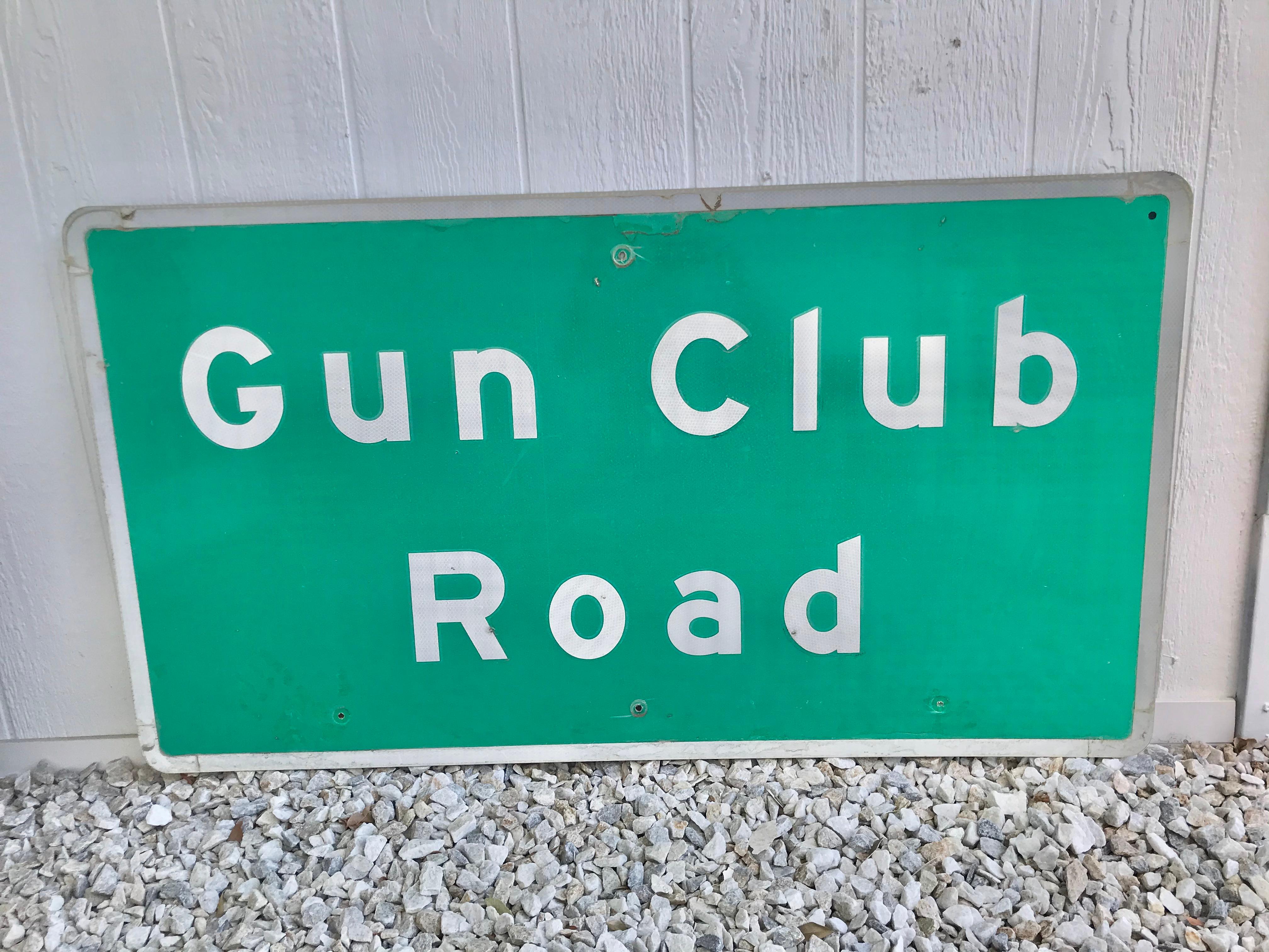 Große Vintage California Gun Club Road Sign im Angebot 5
