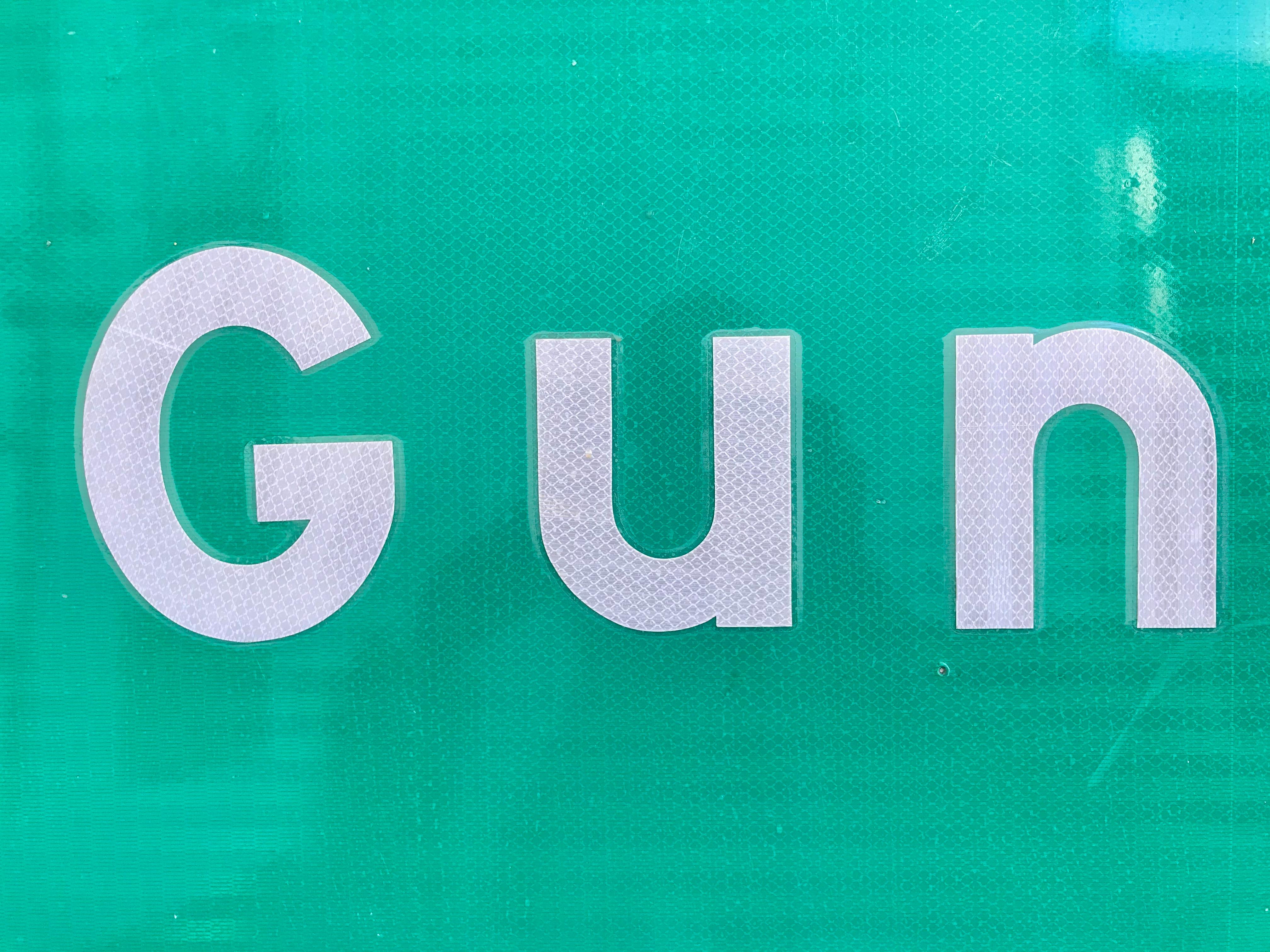 Große Vintage California Gun Club Road Sign (Stahl) im Angebot