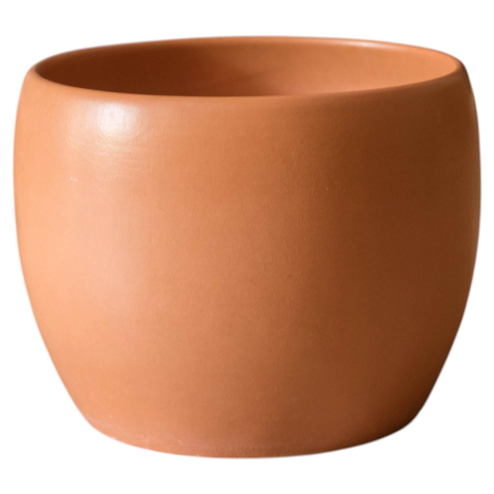 What is the difference between ceramic and porcelain pots?