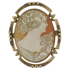 Large Retro Cameo Brooch in Yellow Gold Mount, Oval Shaped