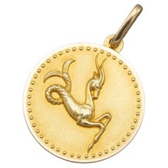 Large Vintage Capricorn - 18 karat solid yellow gold Star Sign zodiac pendant