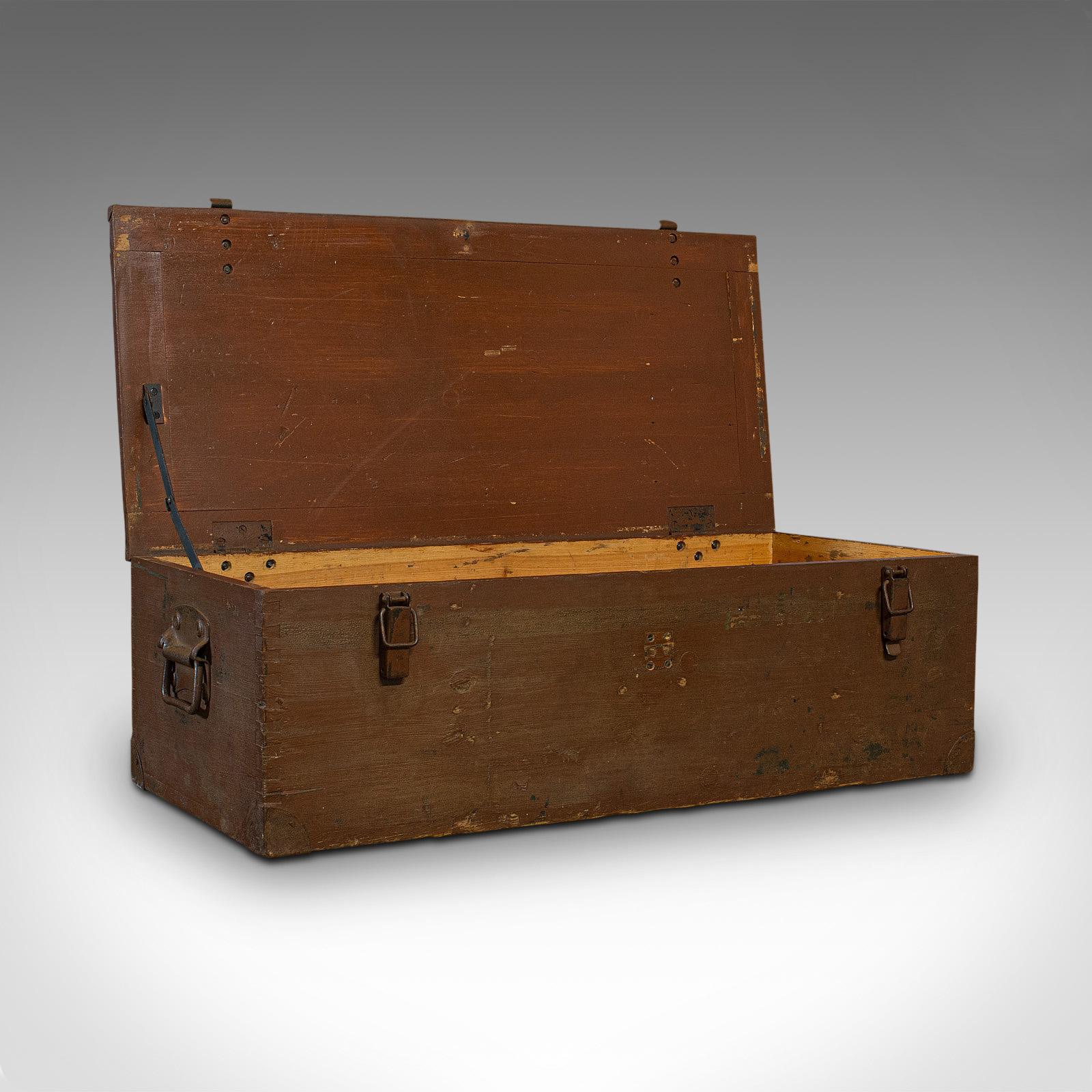 This is a large vintage carriage chest. A Welsh, stained pine linen trunk, dating to the mid-20th century, circa 1950.

Generously sized - ideal for coffee table use
Displays a desirable aged patina
Stained pine in good order with dark caramel
