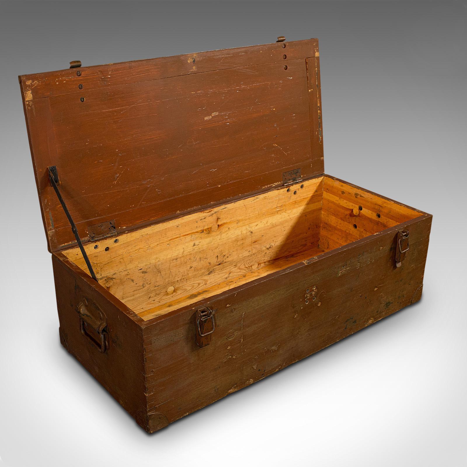 Large Vintage Carriage Chest, Welsh, Pine, Linen Trunk, 20th Century, circa 1950 For Sale 3