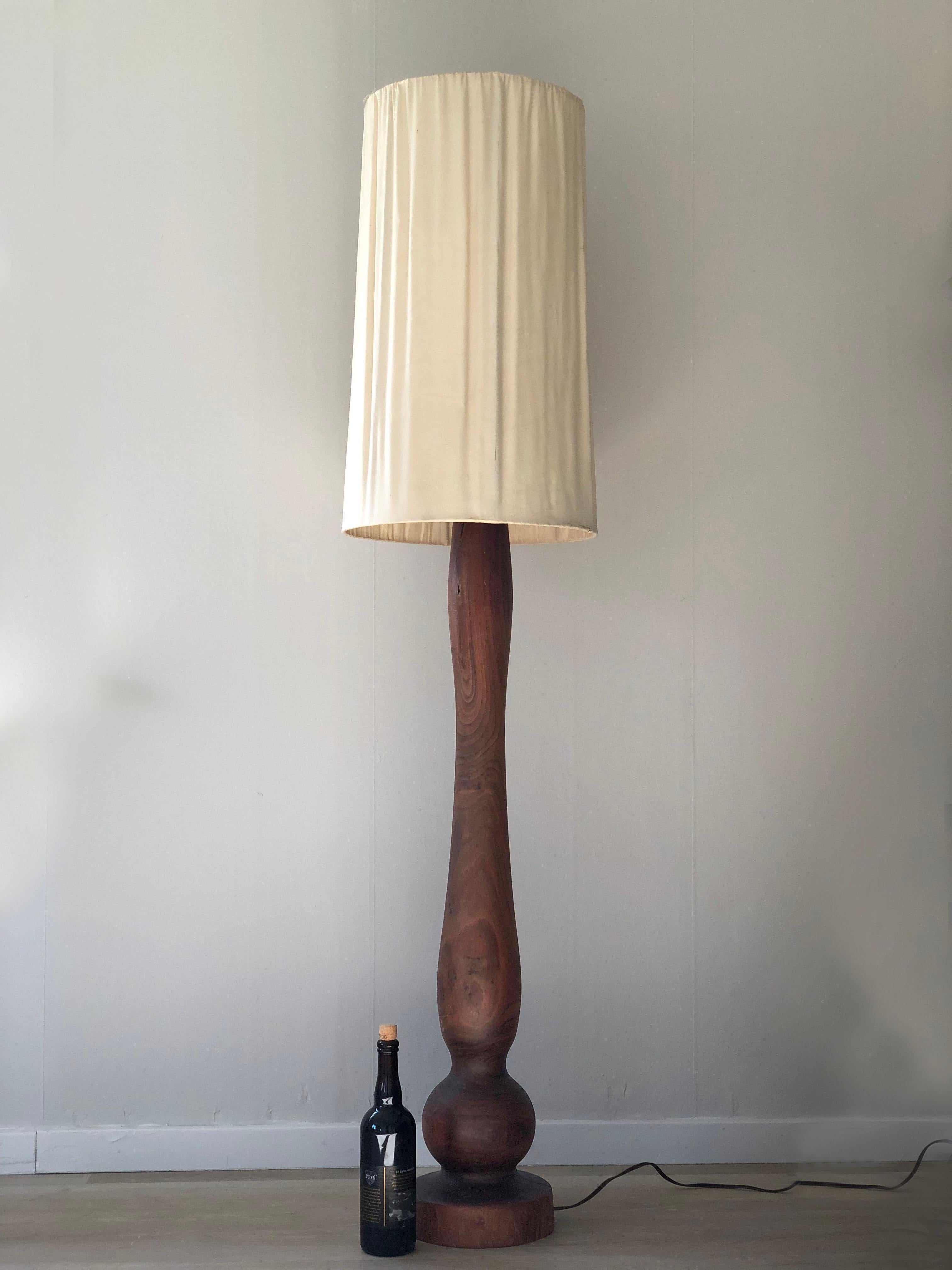 Large Vintage Carved Tree Trunk Floor Lamp with Linen Shade 1972 In Good Condition In Sakskøbing, DK