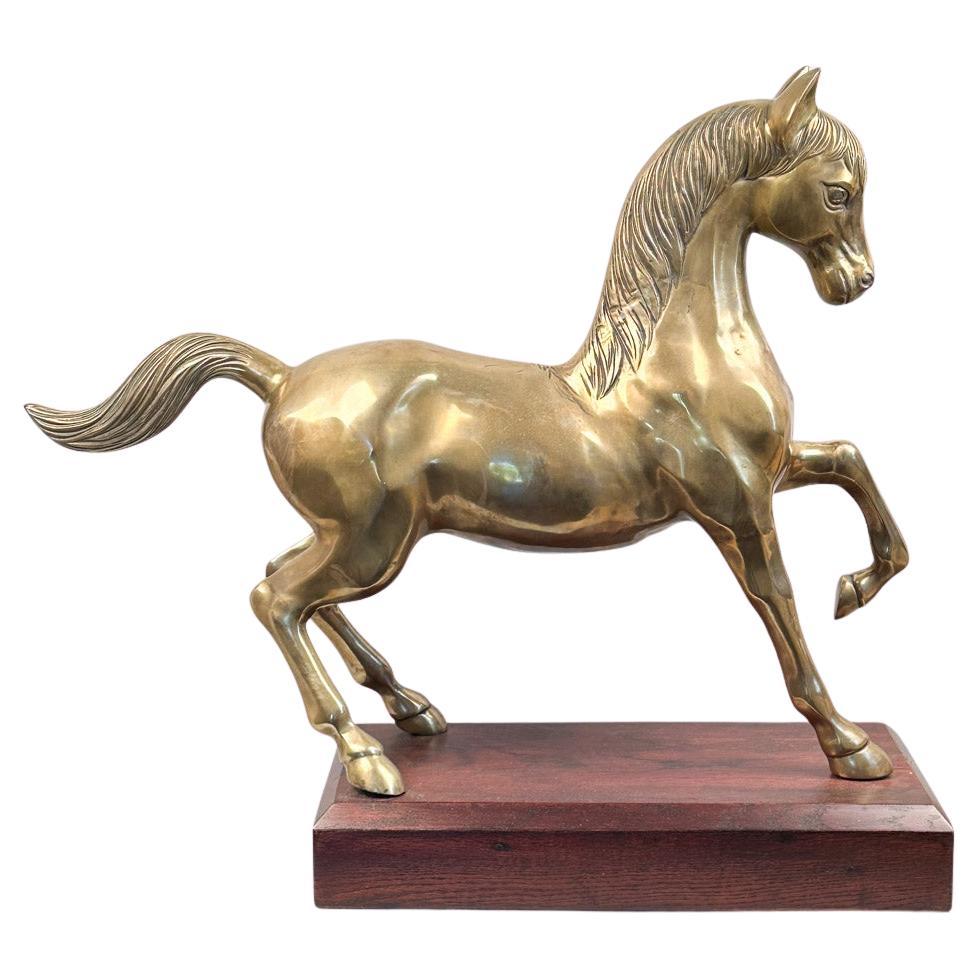 Gran escultura vintage de caballo de latón fundido