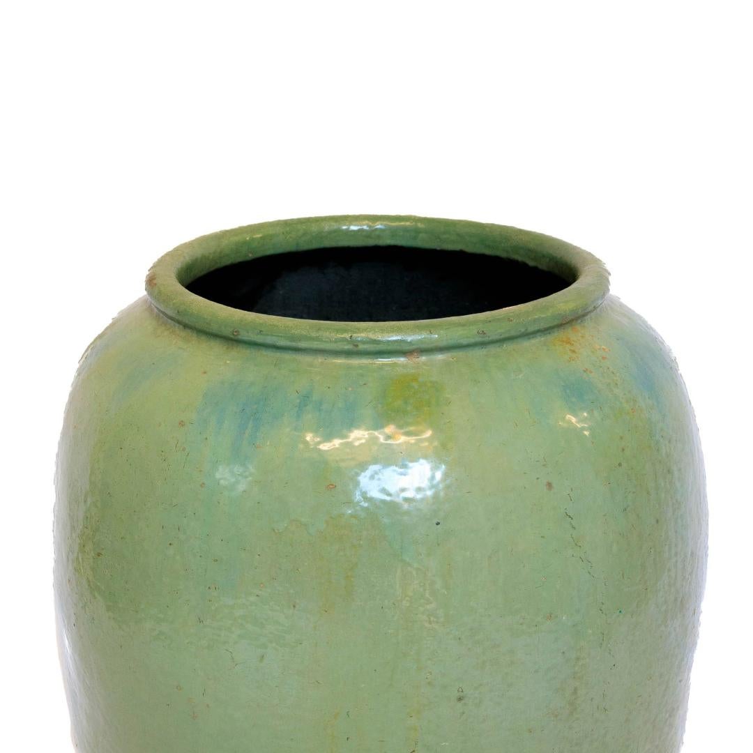Vietnamita Grande vaso d'acqua vietnamita smaltato Celadon d'epoca in vendita