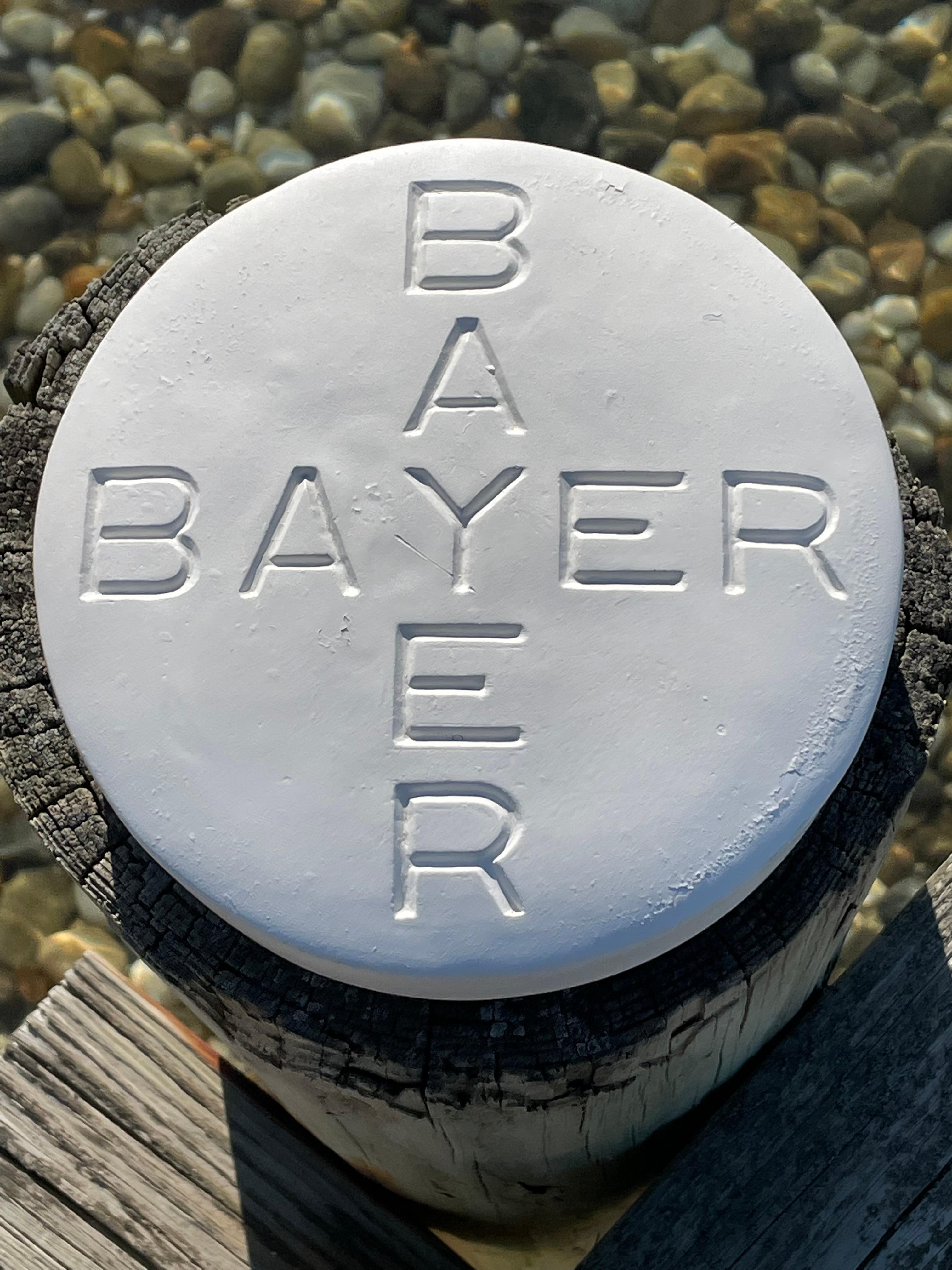 Grande fermacarte o espositore in ceramica pop art Bayer Aspirin d'epoca In condizioni buone in vendita a New York, NY