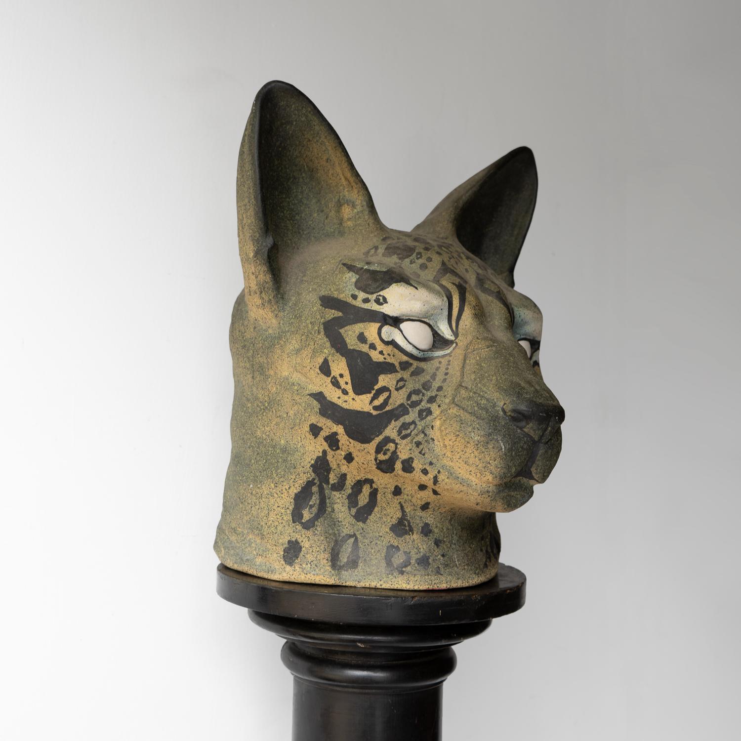 cat head statue